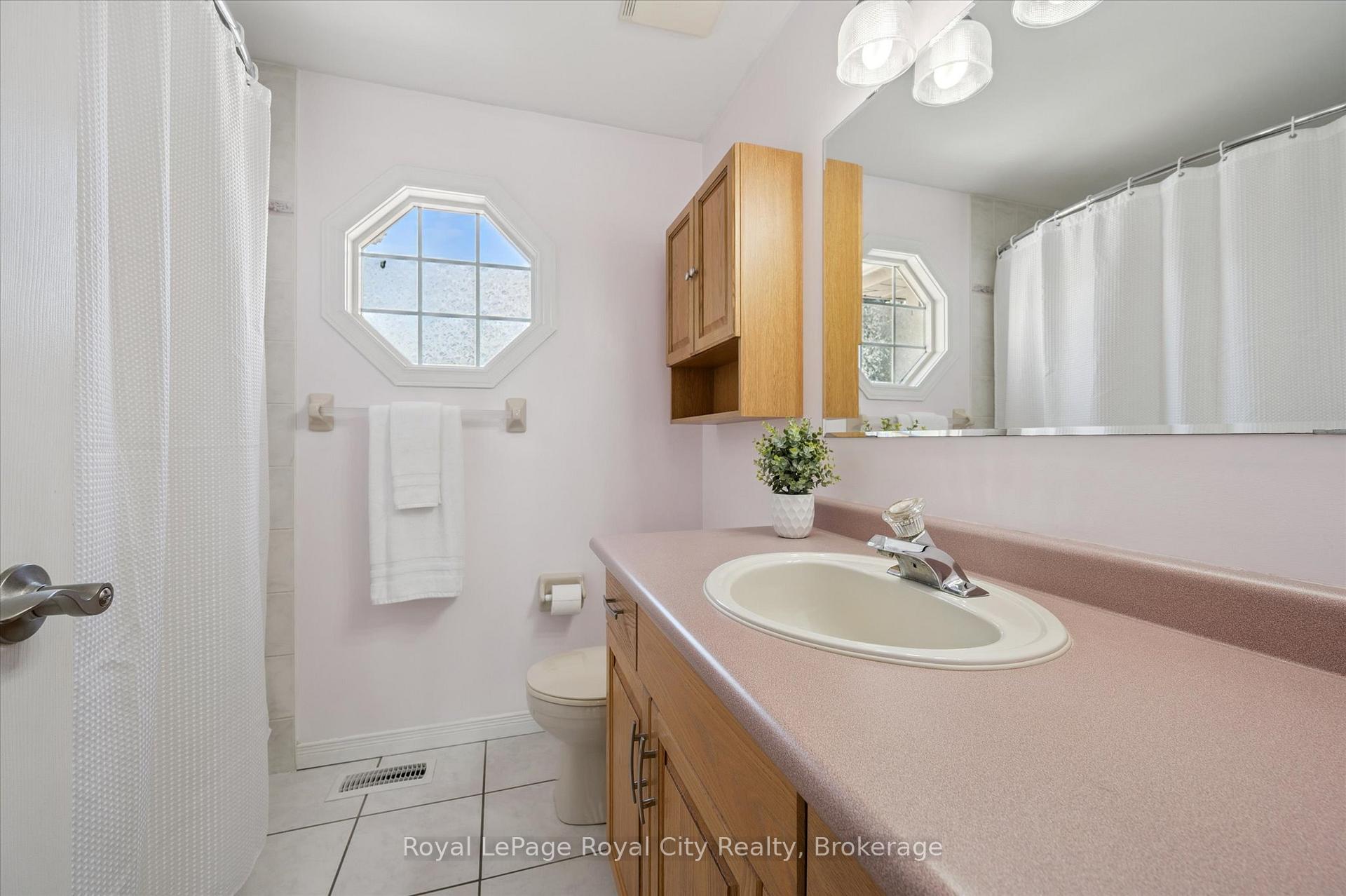 Photo 32 of 27 Oakridge Crescent, Guelph, Pineridge/Westminster Woods — HOMEH