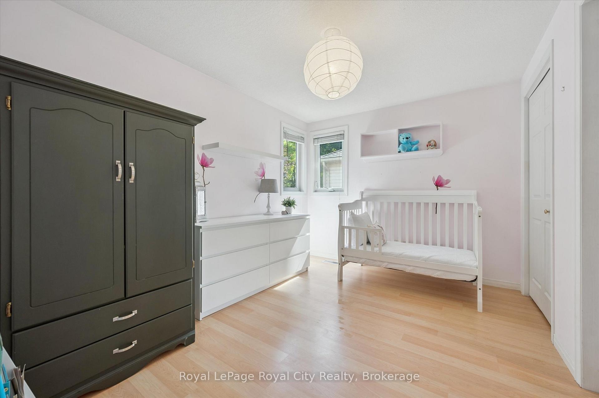 Photo 33 of 27 Oakridge Crescent, Guelph, Pineridge/Westminster Woods — HOMEH