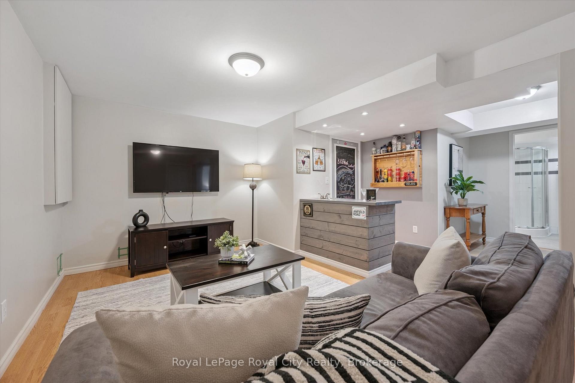 Photo 36 of 27 Oakridge Crescent, Guelph, Pineridge/Westminster Woods — HOMEH
