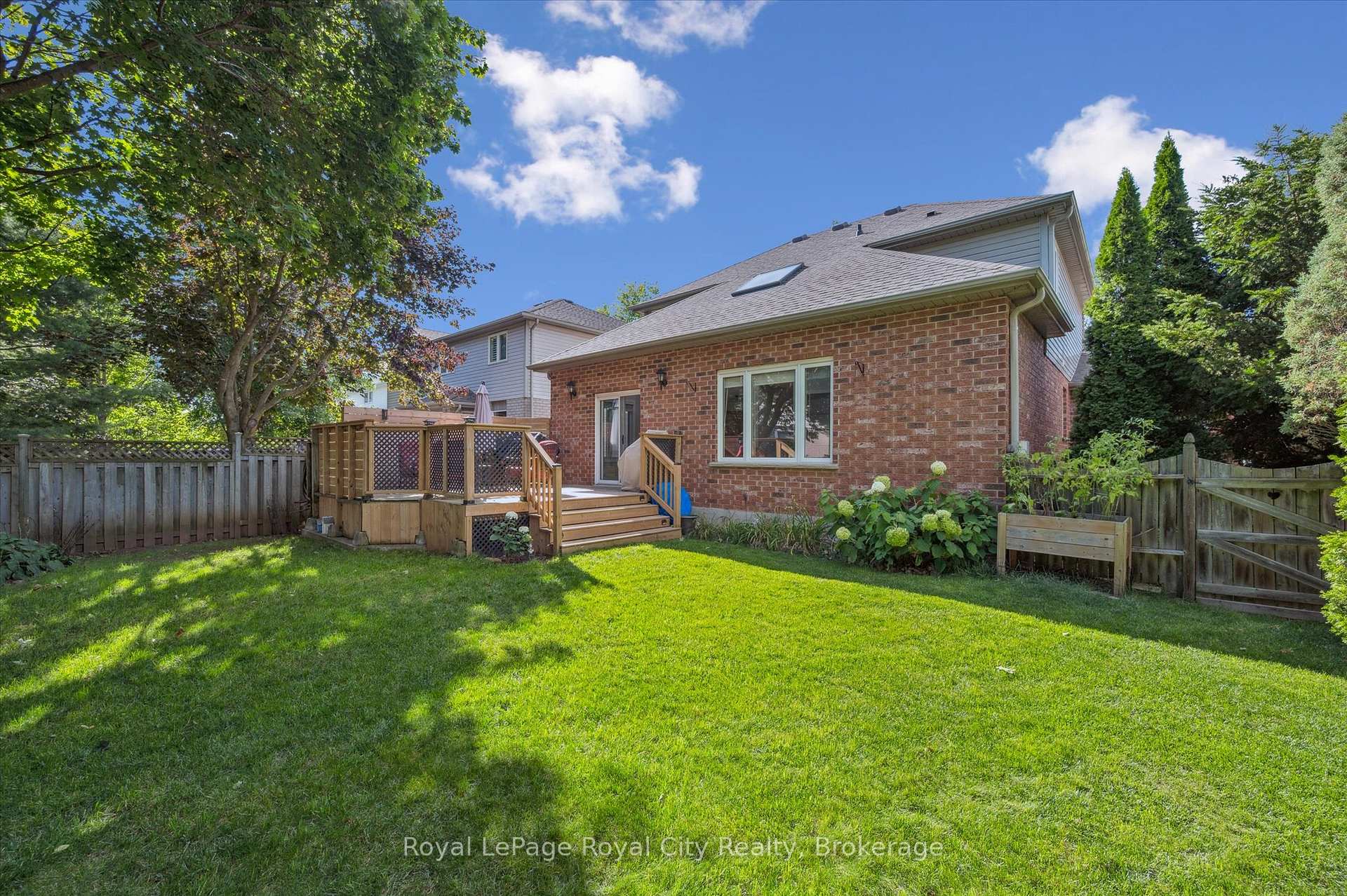 Photo 44 of 27 Oakridge Crescent, Guelph, Pineridge/Westminster Woods — HOMEH