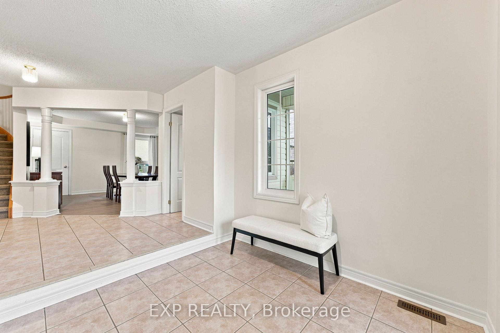 Photo 2 of 70 Thornlodge Drive, Georgina, Keswick South — HOMEH