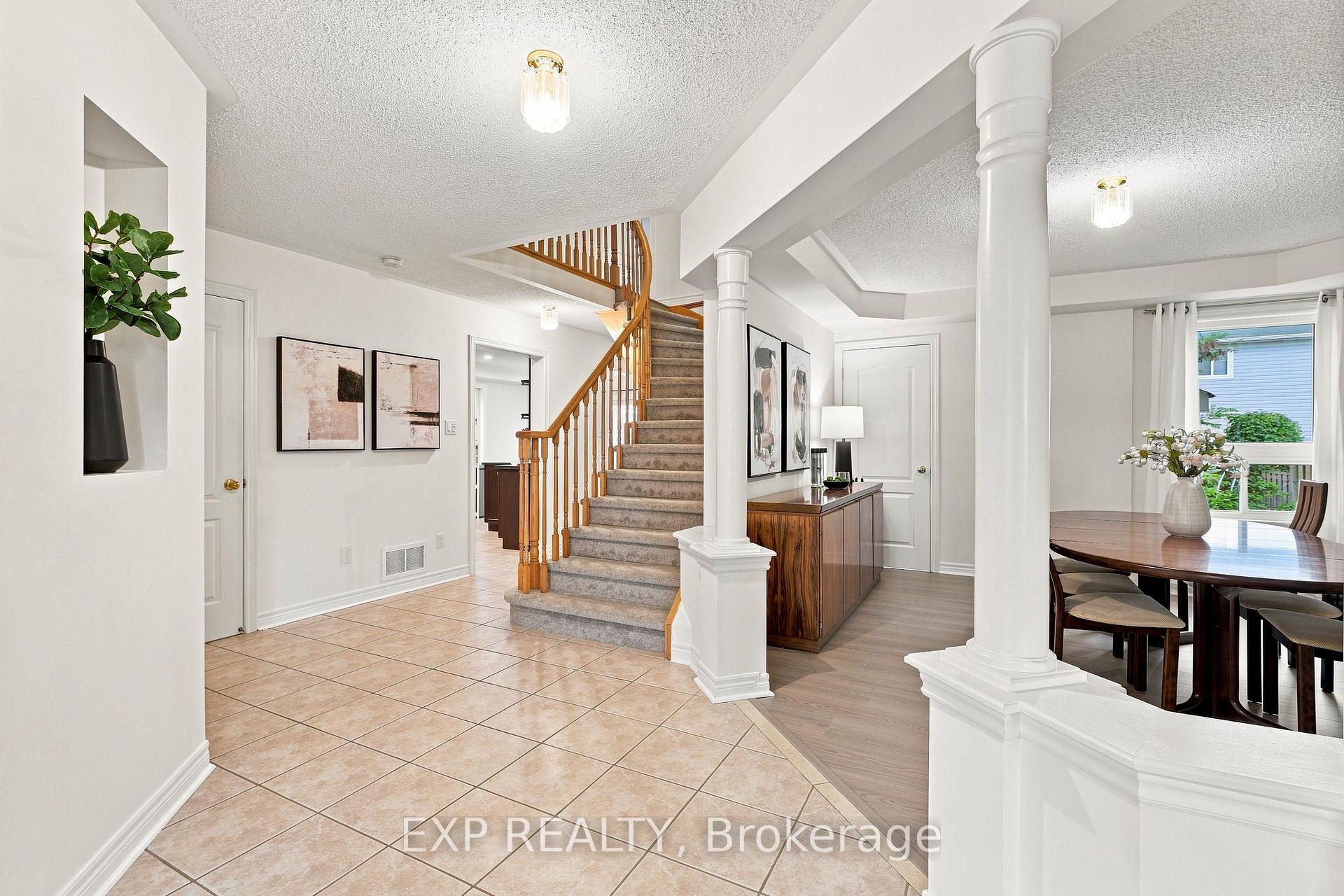 Photo 3 of 70 Thornlodge Drive, Georgina, Keswick South — HOMEH