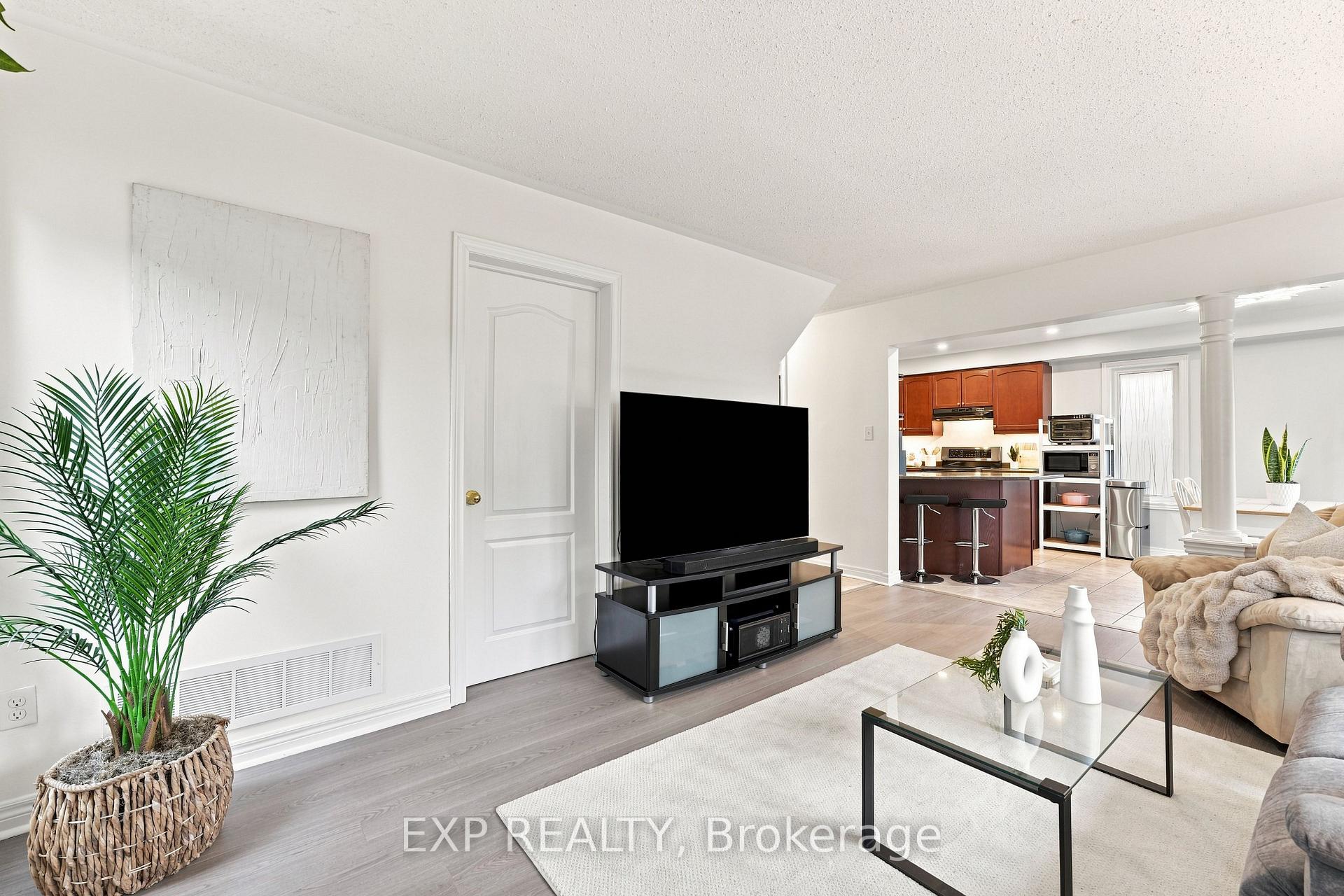 Photo 8 of 70 Thornlodge Drive, Georgina, Keswick South — HOMEH