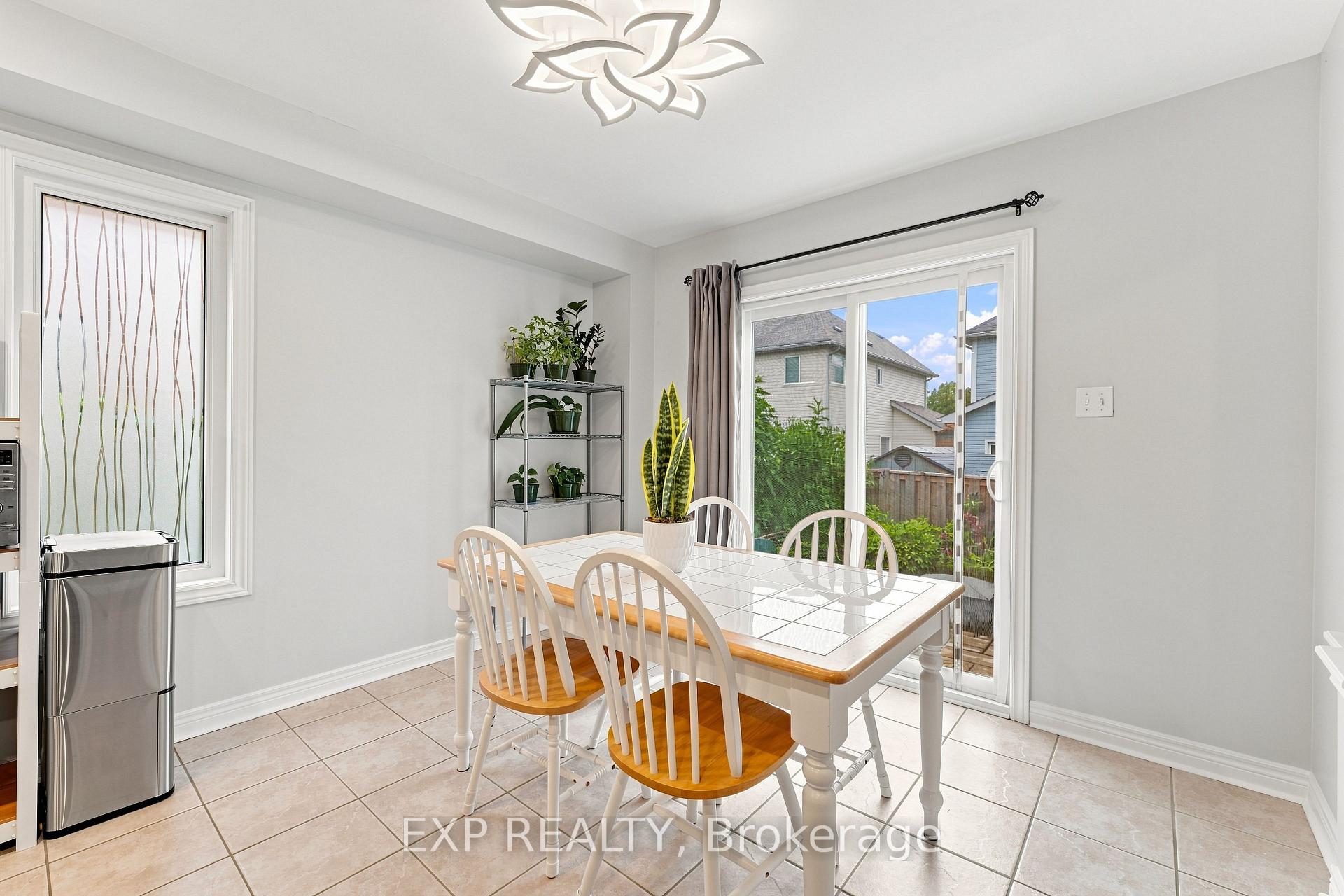 Photo 10 of 70 Thornlodge Drive, Georgina, Keswick South — HOMEH