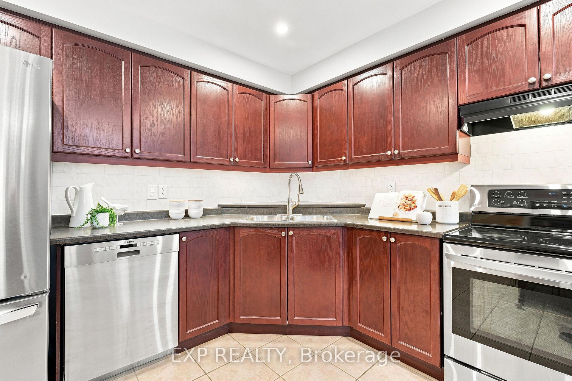 Photo 13 of 70 Thornlodge Drive, Georgina, Keswick South — HOMEH