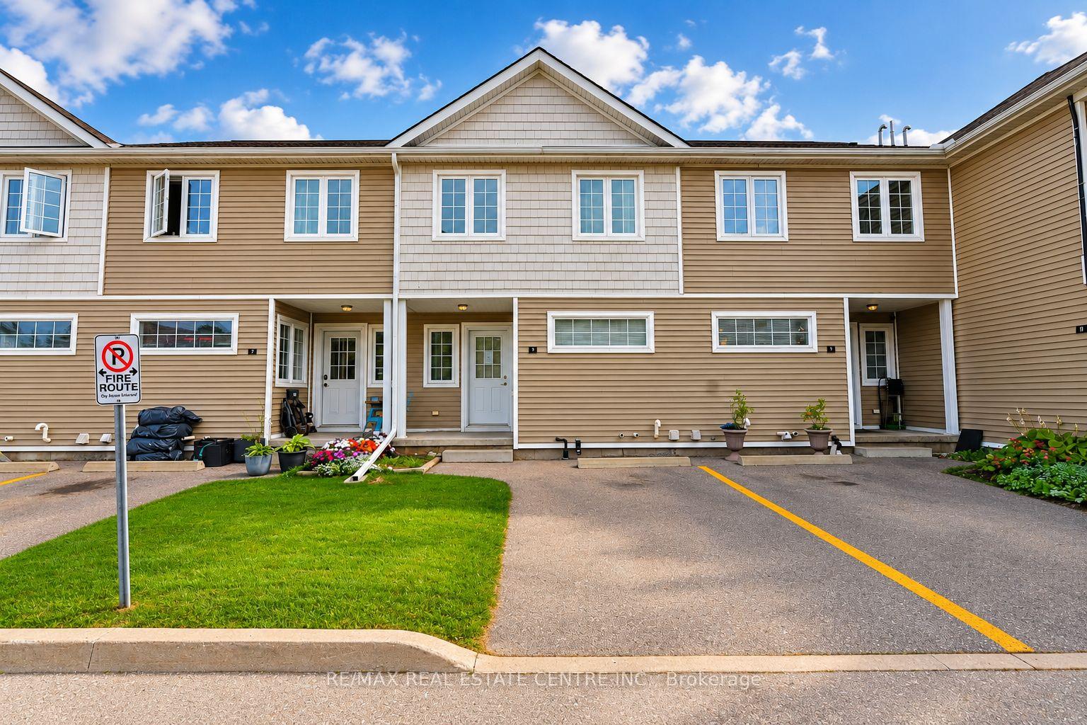 Photo 1 of Unit 8, 23 Howe Drive, Kitchener, Laurentian Hills — HOMEH