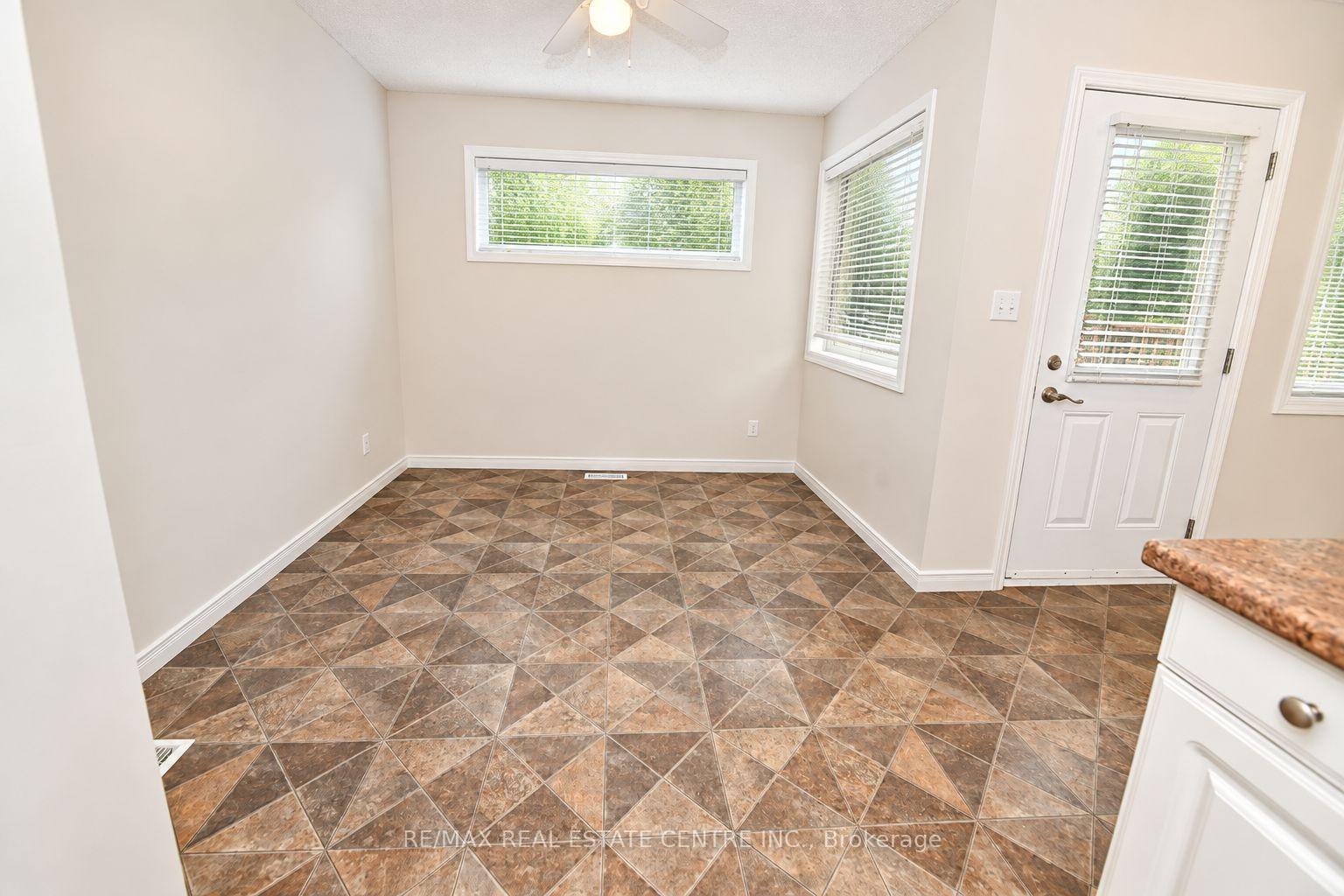 Photo 2 of Unit 8, 23 Howe Drive, Kitchener, Laurentian Hills — HOMEH