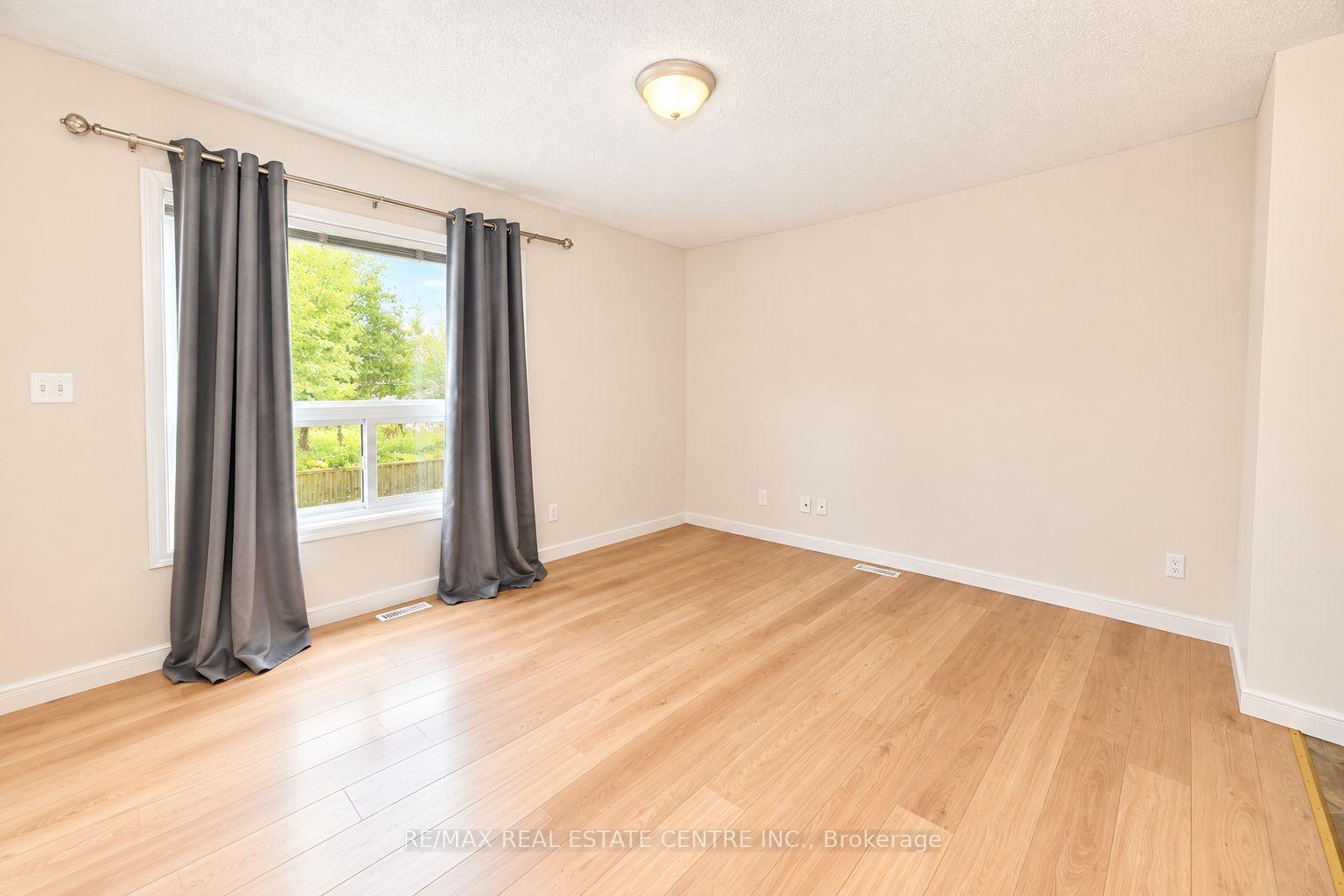 Photo 5 of Unit 8, 23 Howe Drive, Kitchener, Laurentian Hills — HOMEH