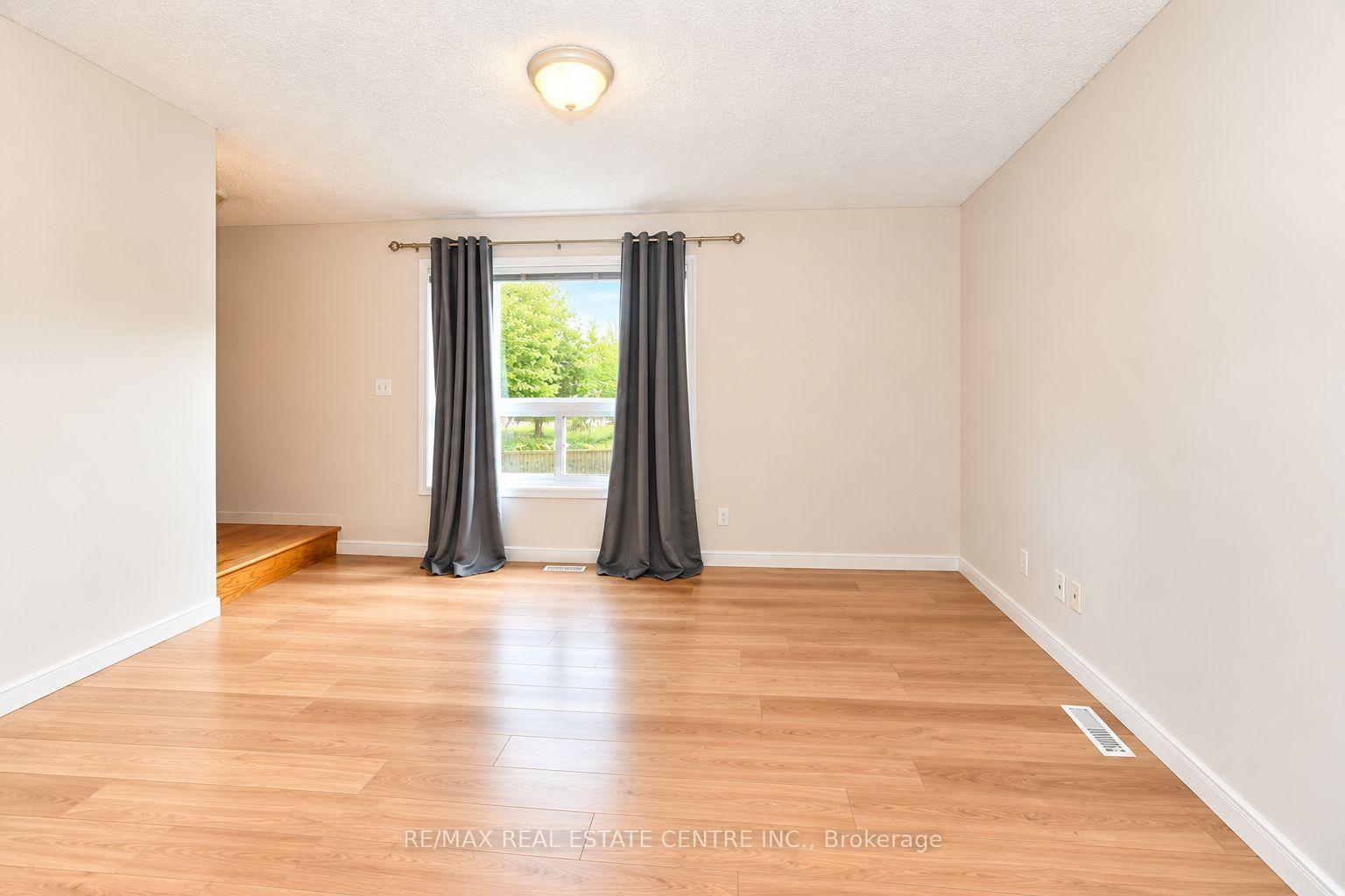 Photo 6 of Unit 8, 23 Howe Drive, Kitchener, Laurentian Hills — HOMEH