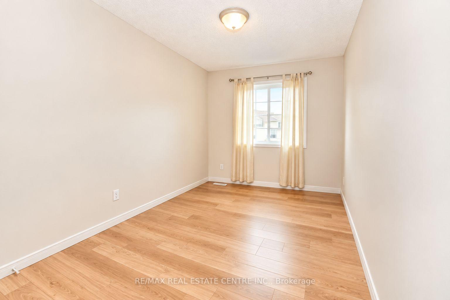 Photo 7 of Unit 8, 23 Howe Drive, Kitchener, Laurentian Hills — HOMEH