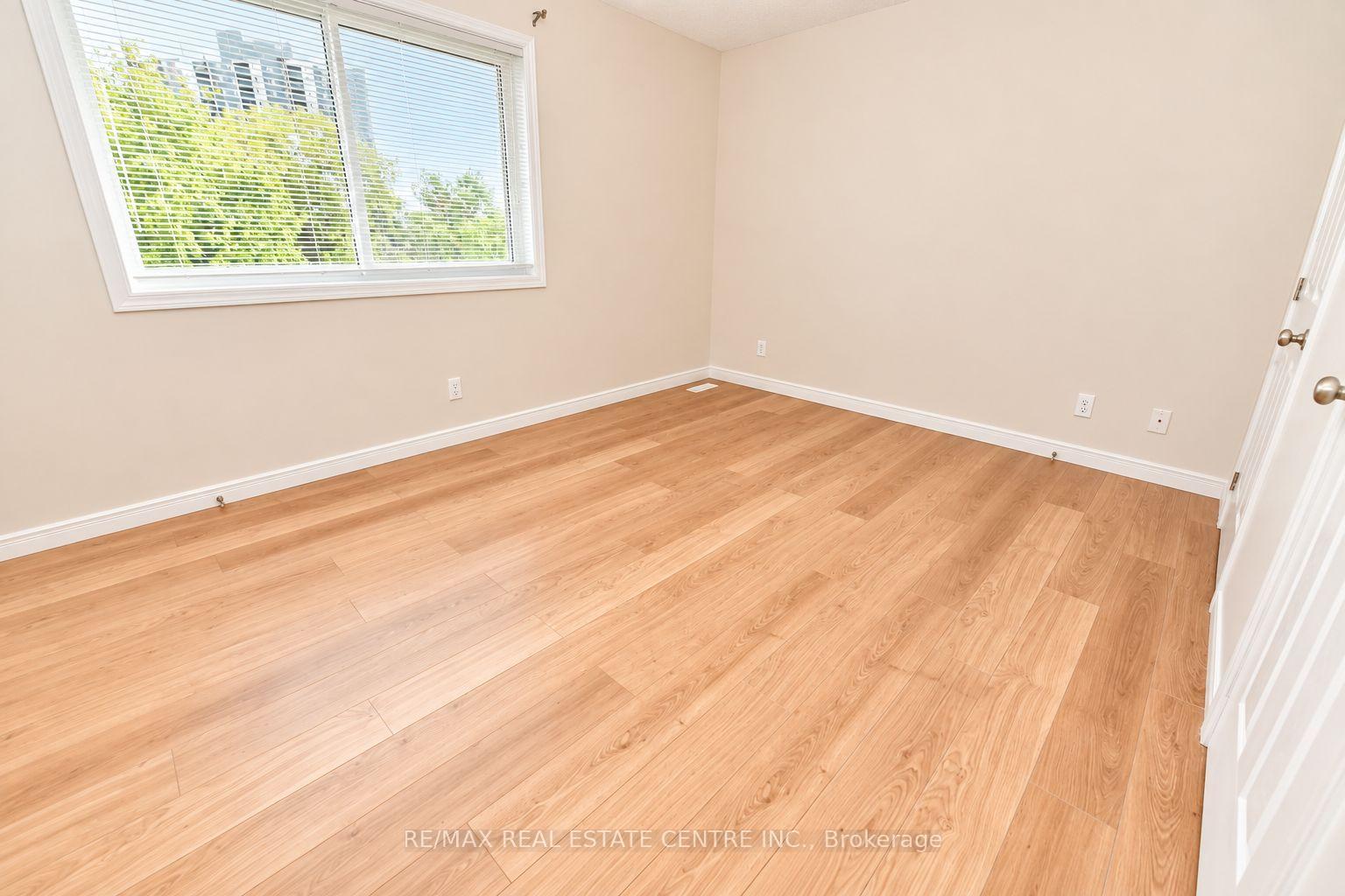 Photo 9 of Unit 8, 23 Howe Drive, Kitchener, Laurentian Hills — HOMEH