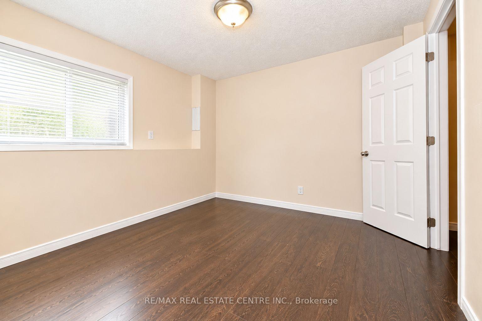 Photo 10 of Unit 8, 23 Howe Drive, Kitchener, Laurentian Hills — HOMEH