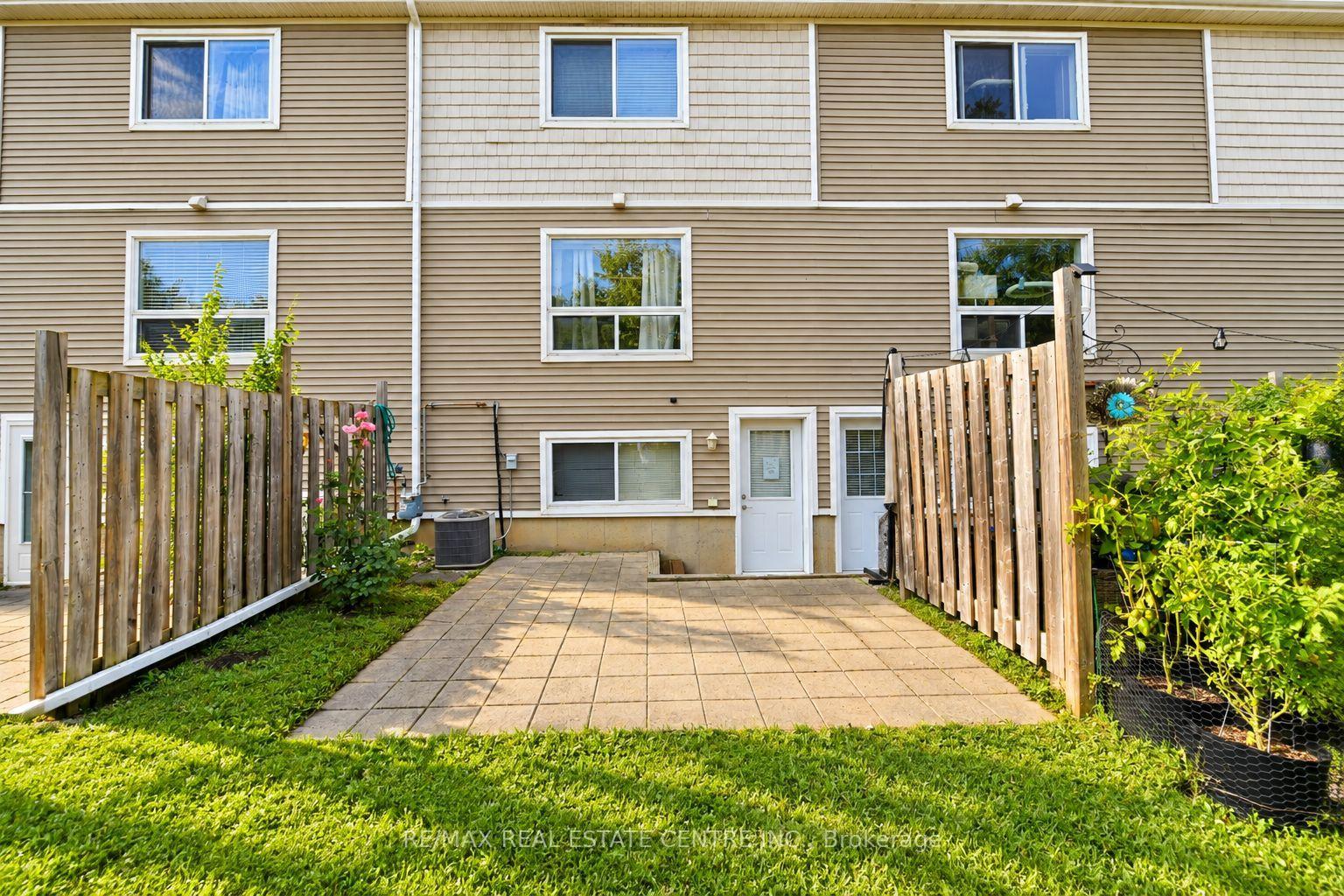 Photo 12 of Unit 8, 23 Howe Drive, Kitchener, Laurentian Hills — HOMEH