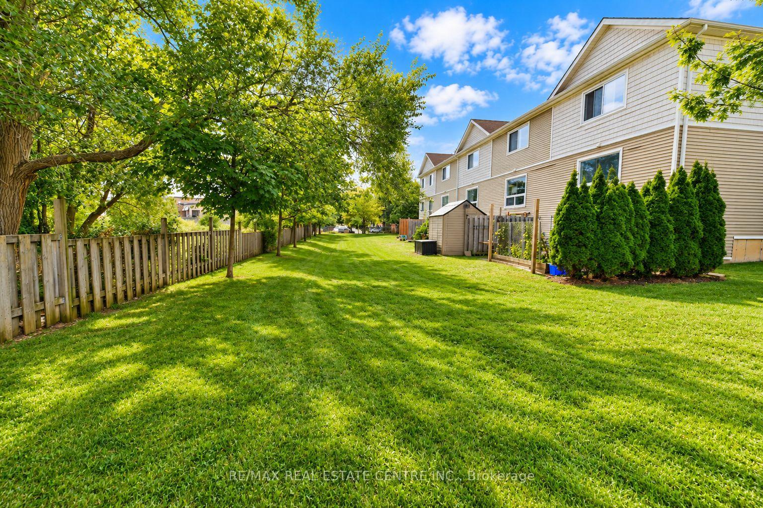 Photo 13 of Unit 8, 23 Howe Drive, Kitchener, Laurentian Hills — HOMEH