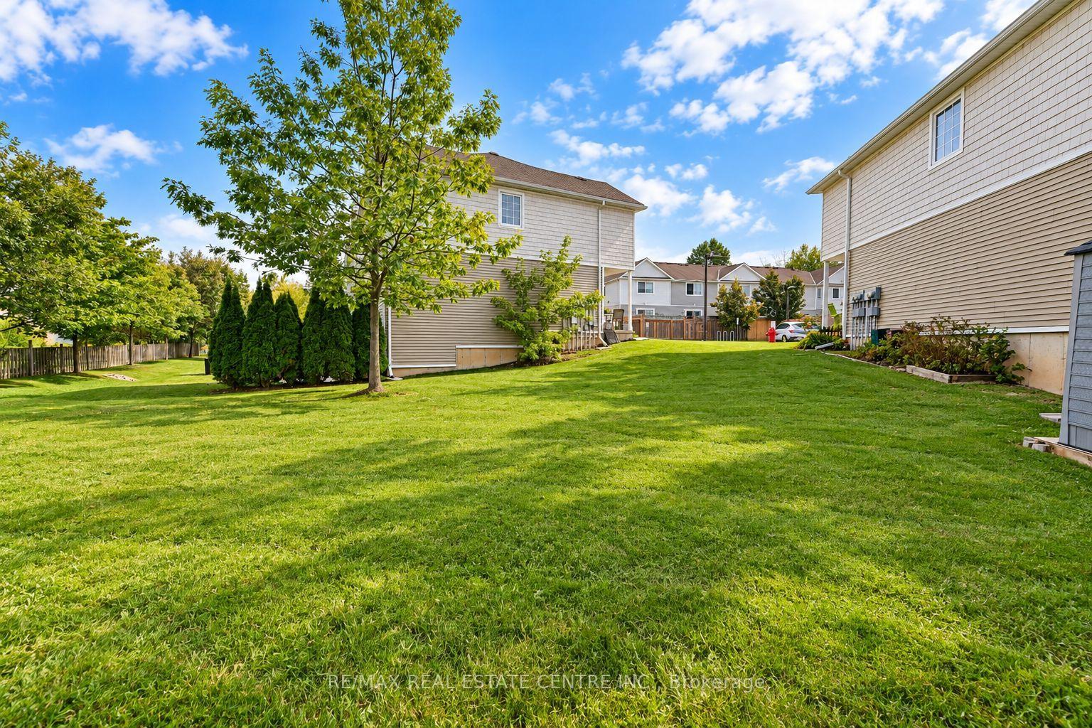 Photo 14 of Unit 8, 23 Howe Drive, Kitchener, Laurentian Hills — HOMEH