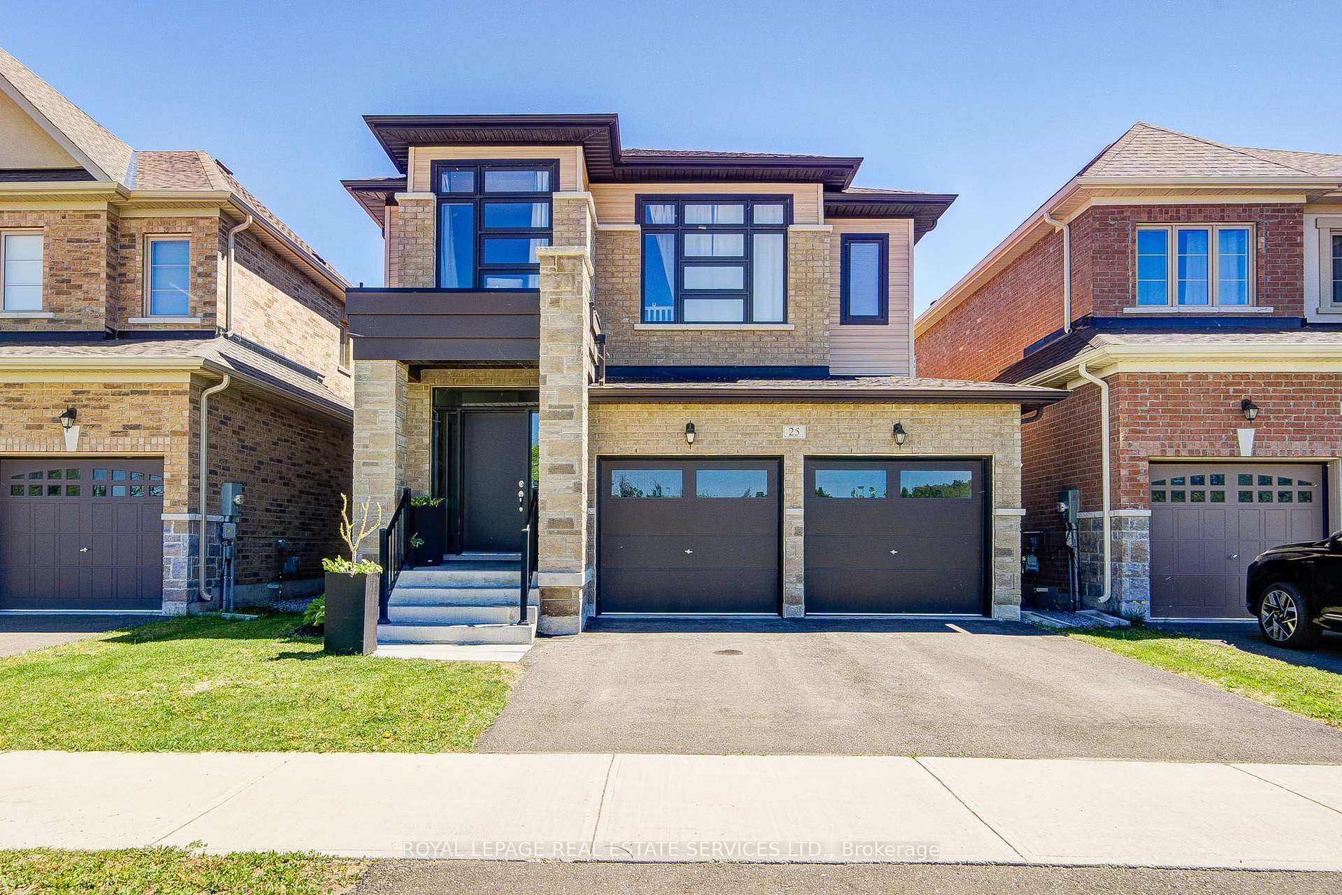 Photo 3 of 25 Garrett Styles Drive, Georgina, Keswick South — HOMEH