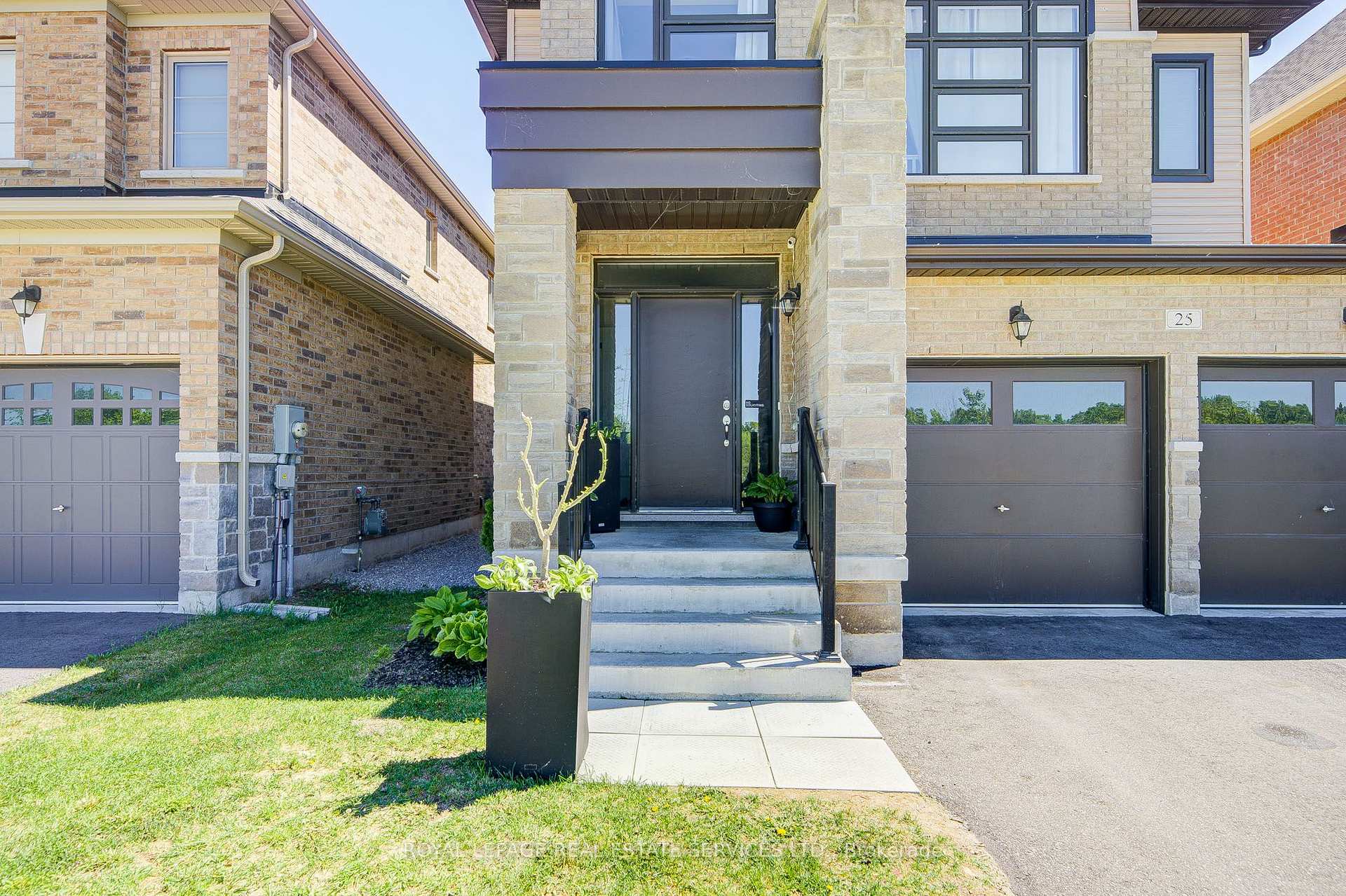 Photo 5 of 25 Garrett Styles Drive, Georgina, Keswick South — HOMEH