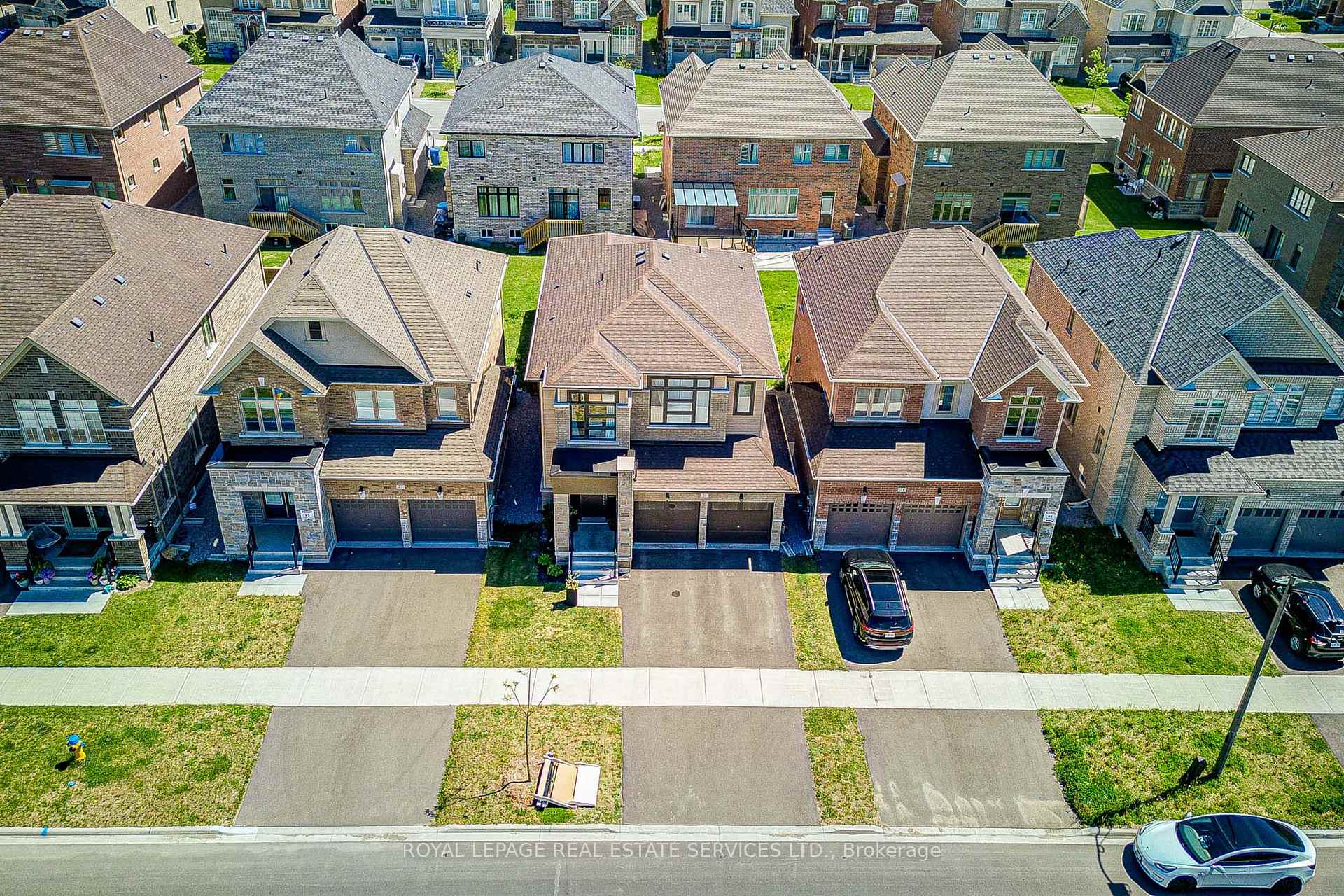 Photo 6 of 25 Garrett Styles Drive, Georgina, Keswick South — HOMEH
