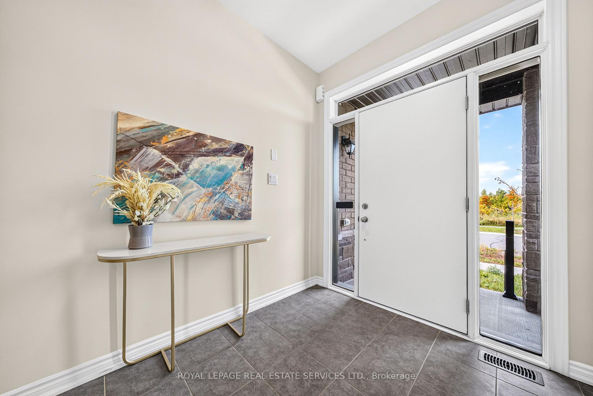 Photo 9 of 25 Garrett Styles Drive, Georgina, Keswick South — HOMEH