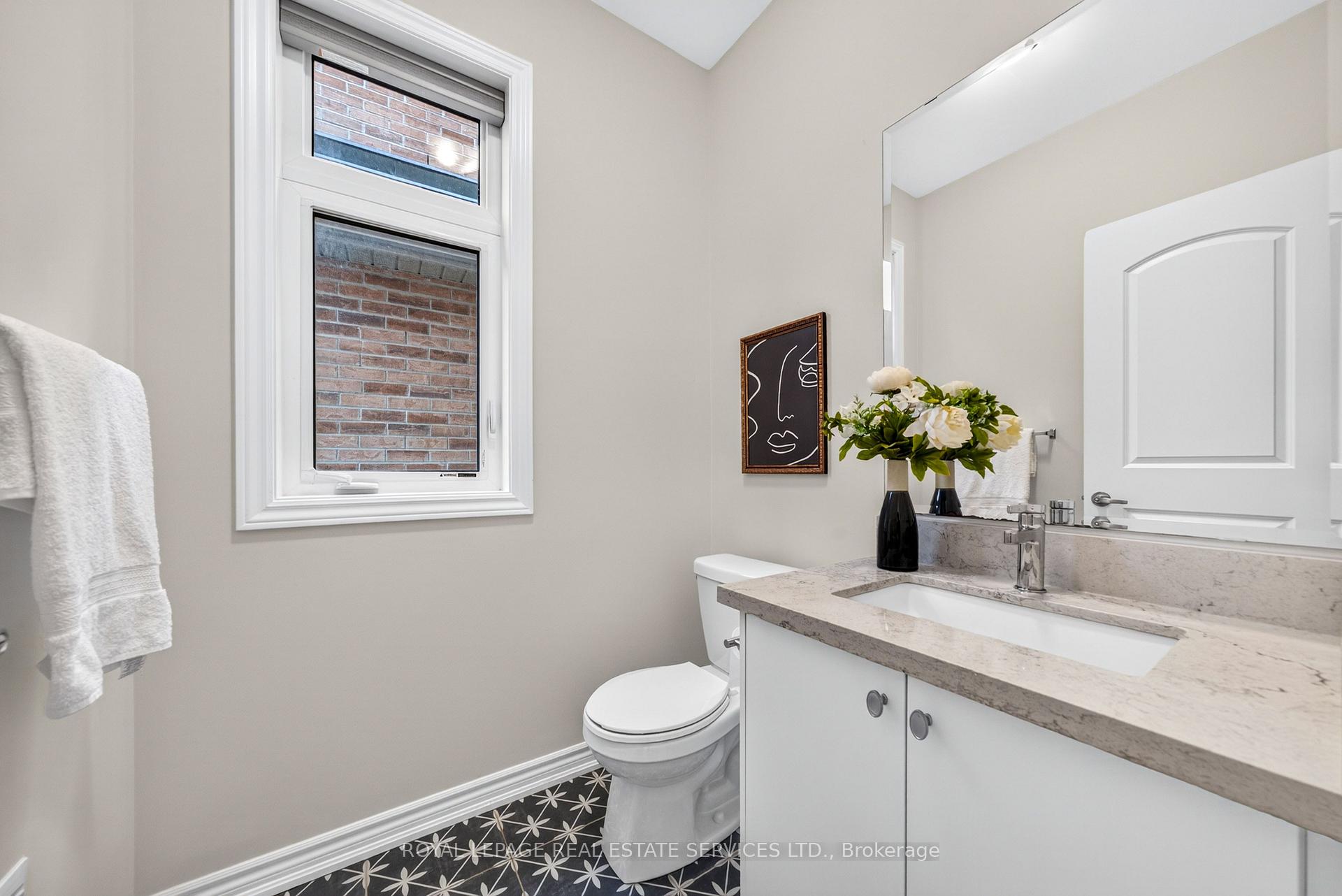 Photo 11 of 25 Garrett Styles Drive, Georgina, Keswick South — HOMEH
