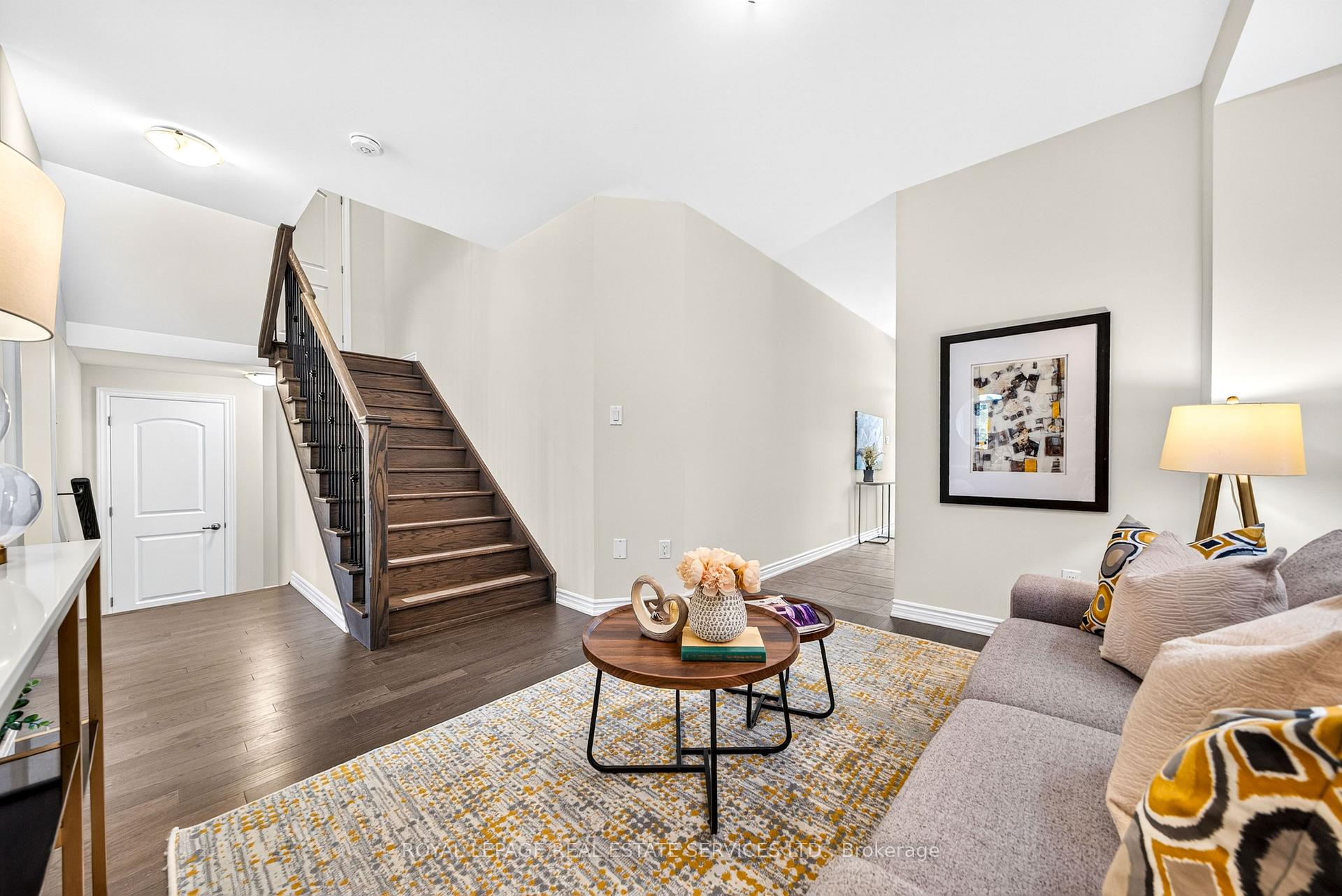 Photo 14 of 25 Garrett Styles Drive, Georgina, Keswick South — HOMEH