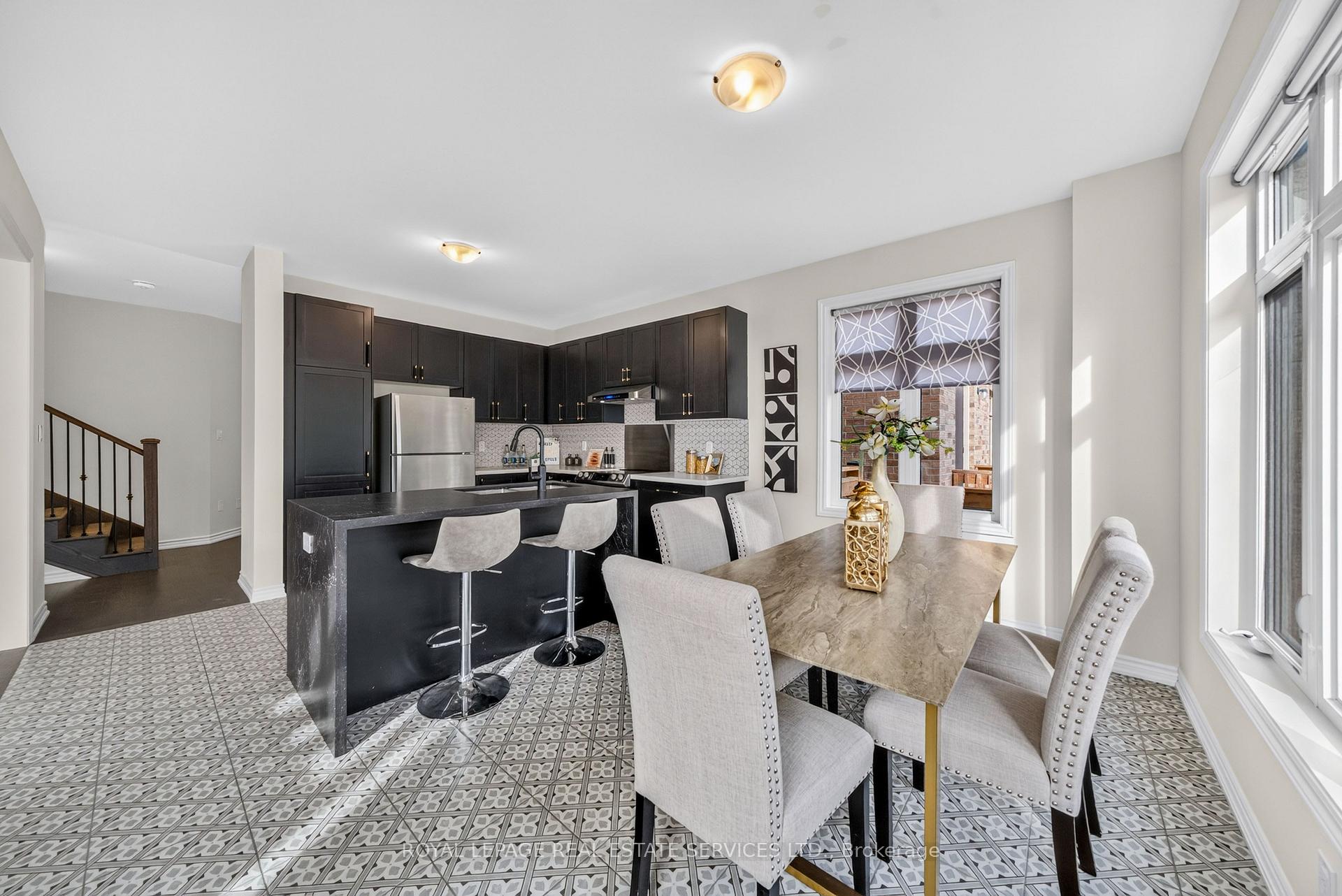 Photo 23 of 25 Garrett Styles Drive, Georgina, Keswick South — HOMEH