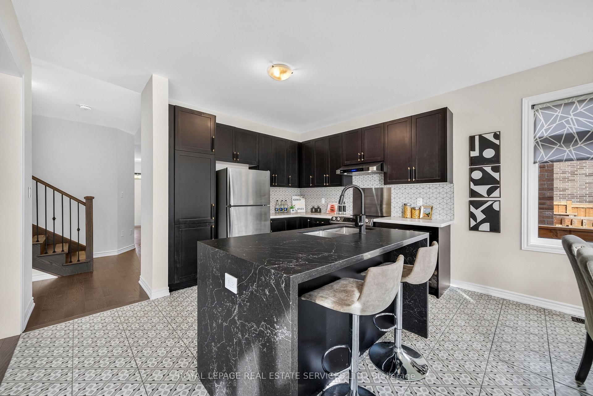 Photo 21 of 25 Garrett Styles Drive, Georgina, Keswick South — HOMEH