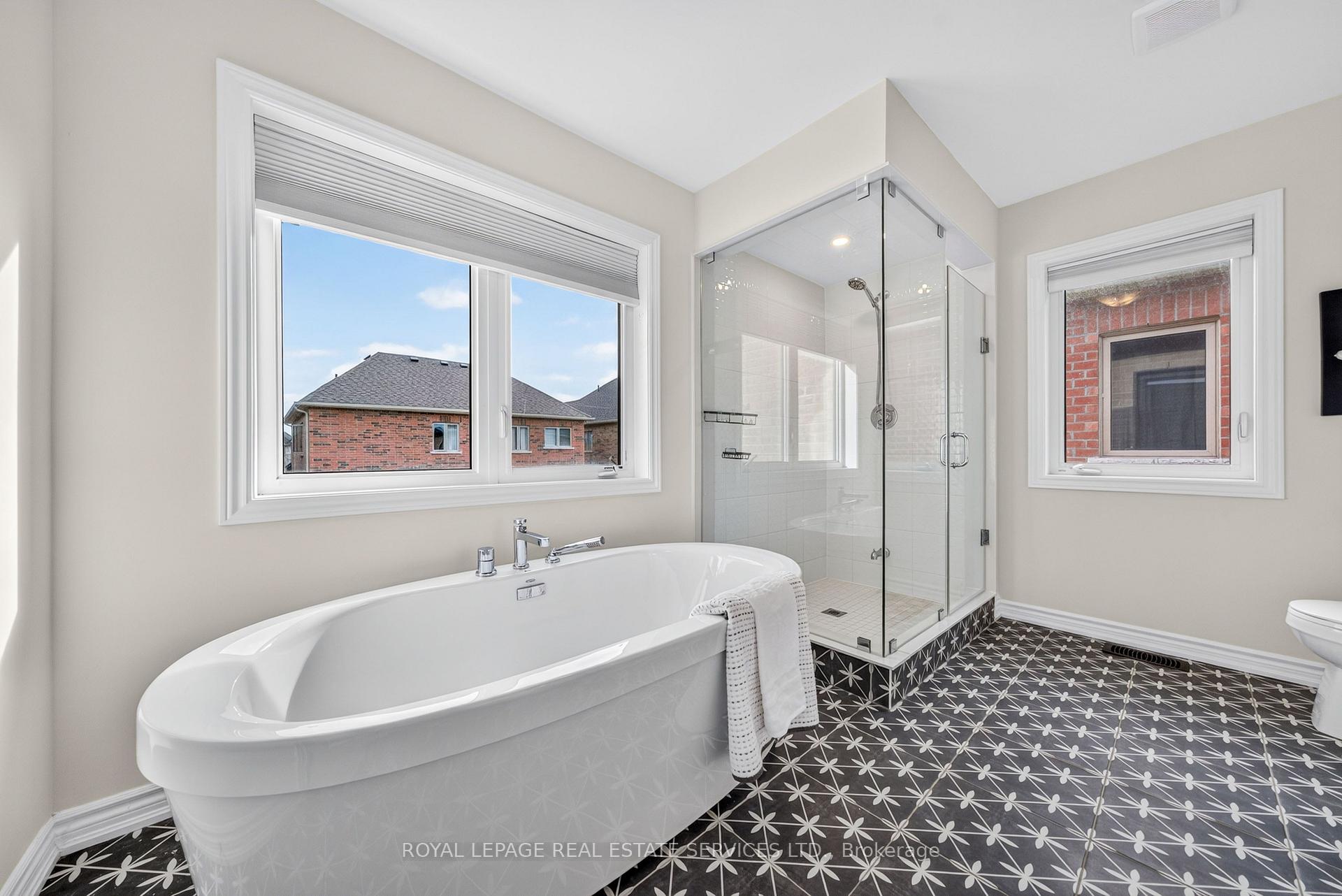 Photo 30 of 25 Garrett Styles Drive, Georgina, Keswick South — HOMEH
