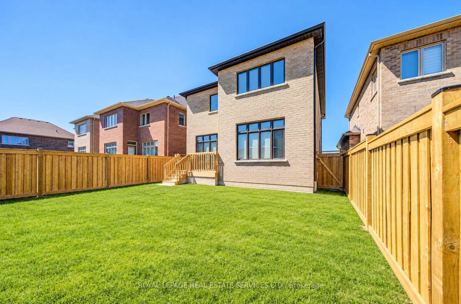 Photo 40 of 25 Garrett Styles Drive, Georgina, Keswick South — HOMEH