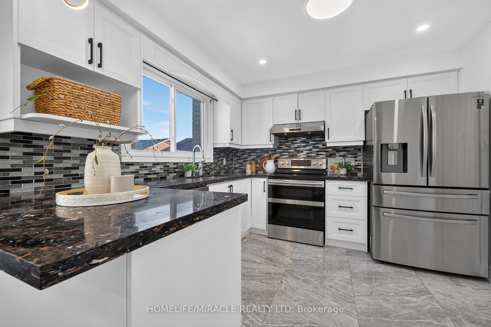 Photo 3 of 3 Trawley Crescent, Ajax, Central — HOMEH