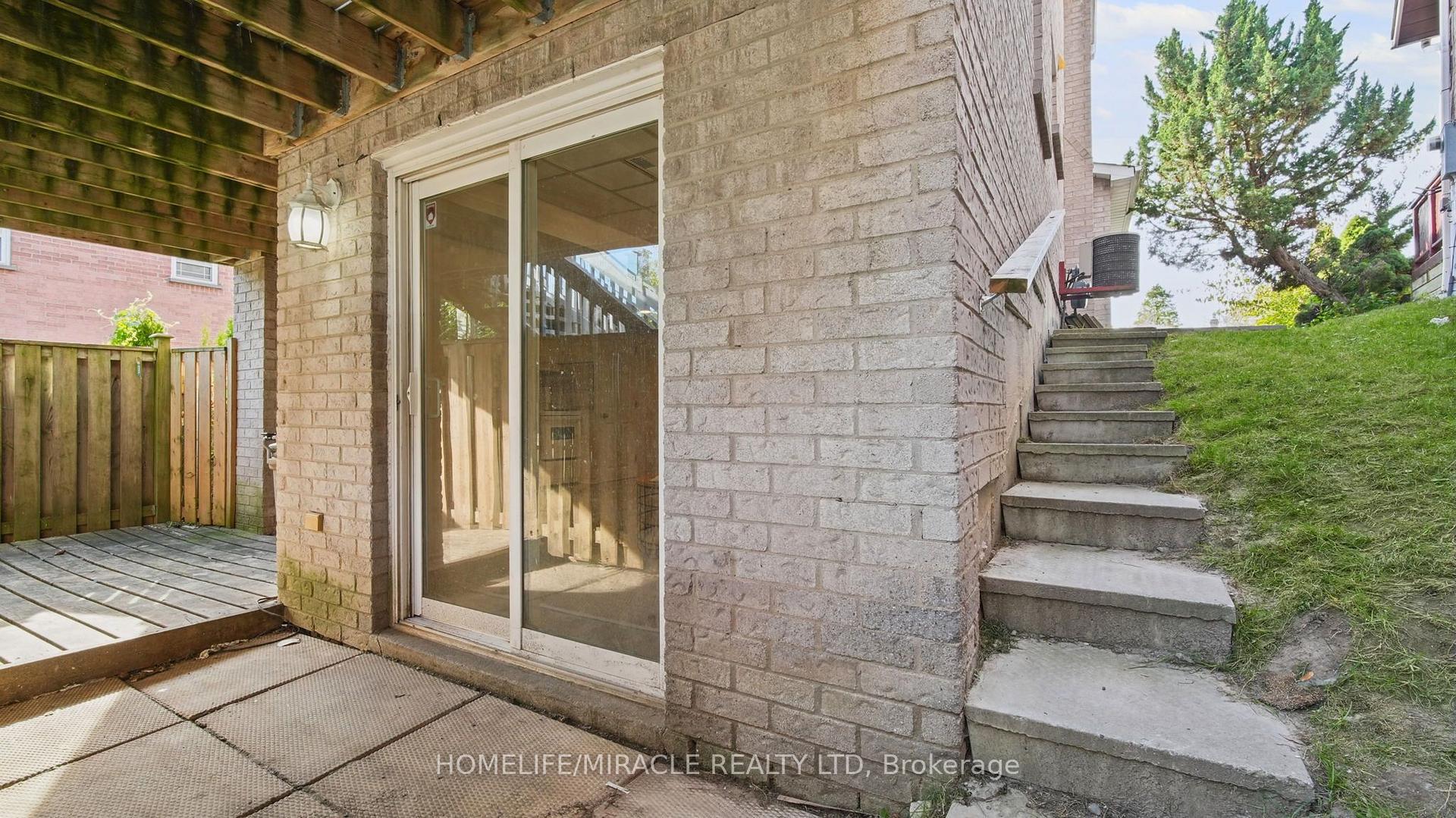 Photo 5 of 3 Trawley Crescent, Ajax, Central — HOMEH