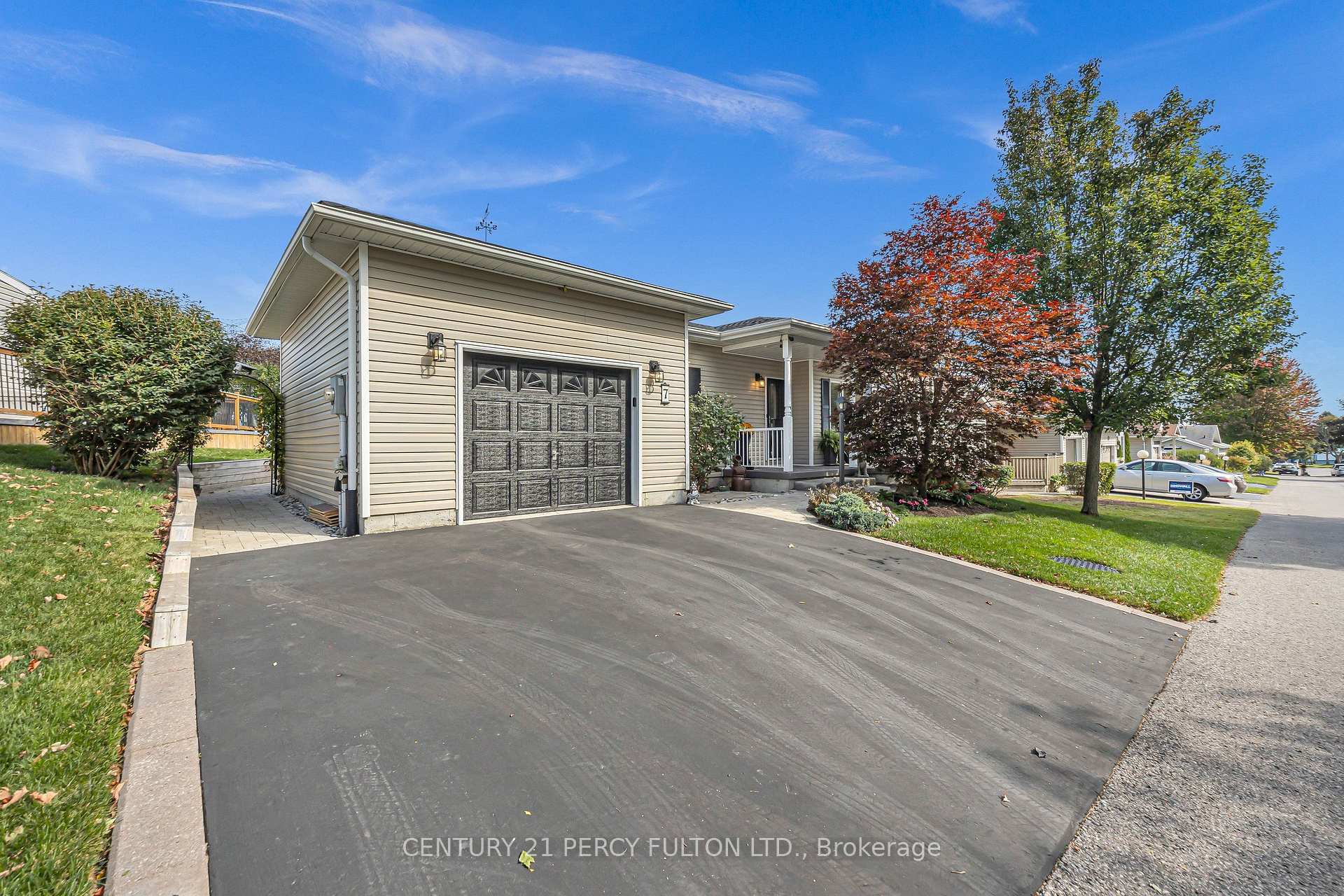 Photo 2 of 7 Eastbank Road, Clarington, Newcastle — HOMEH