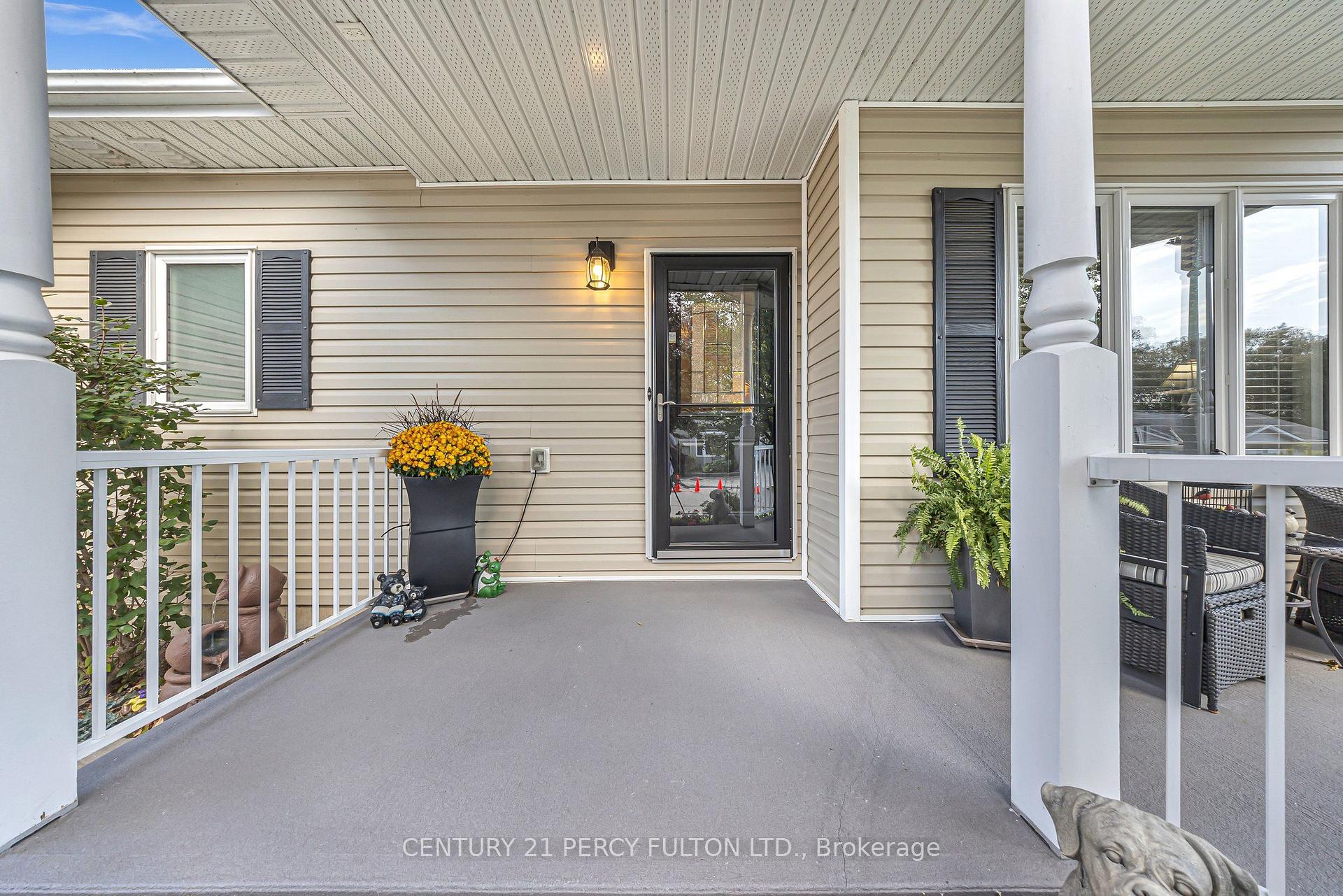 Photo 3 of 7 Eastbank Road, Clarington, Newcastle — HOMEH