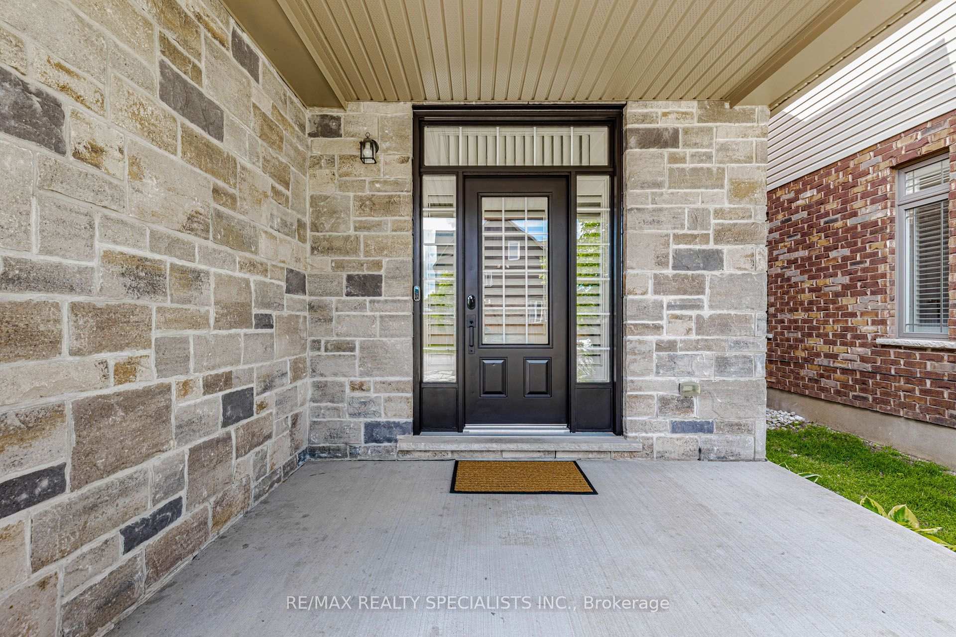 Photo 2 of Unit Main & Upper, 117 Norma Crescent, Guelph, Victoria North — HOMEH