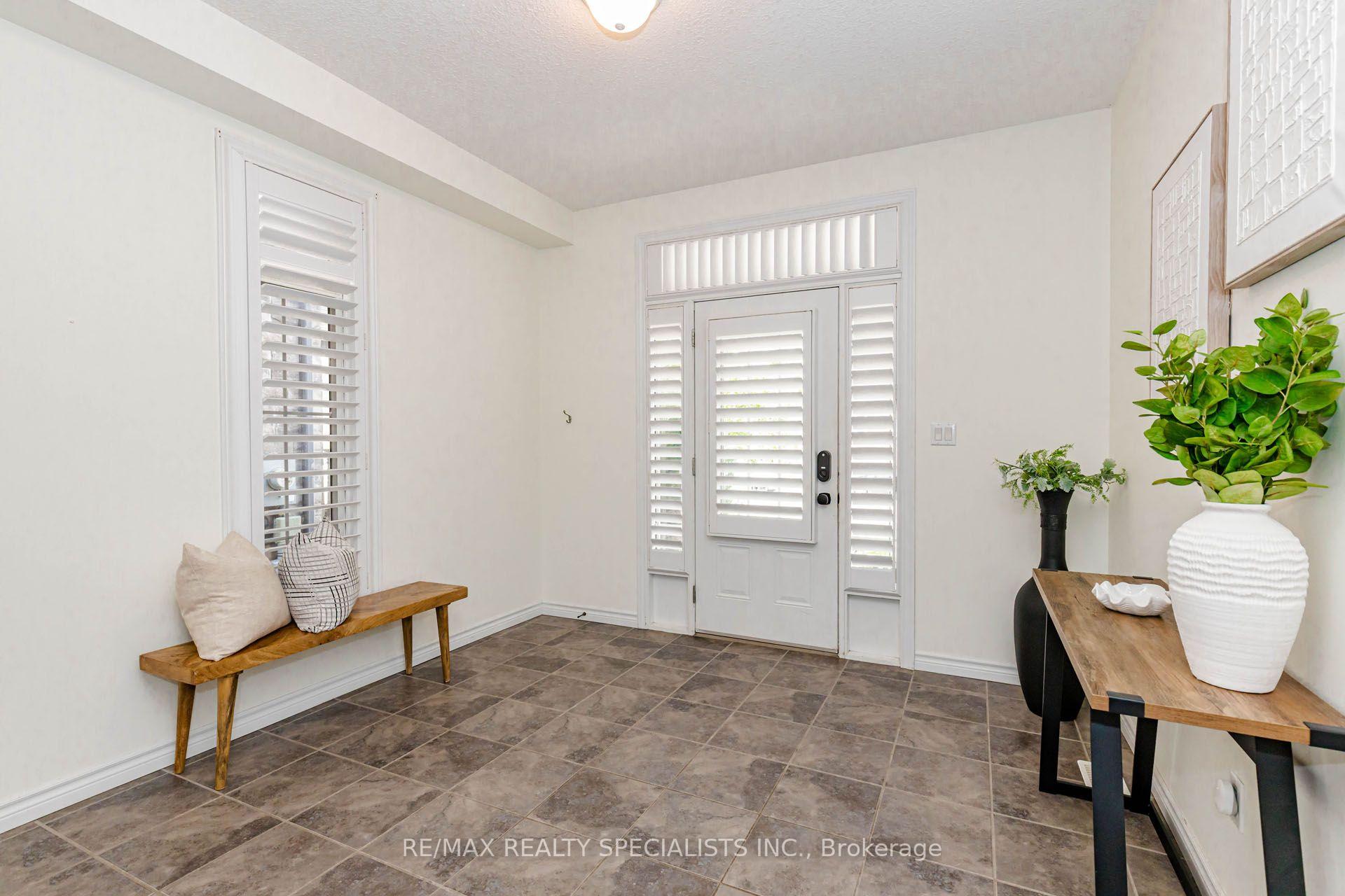 Photo 3 of Unit Main & Upper, 117 Norma Crescent, Guelph, Victoria North — HOMEH