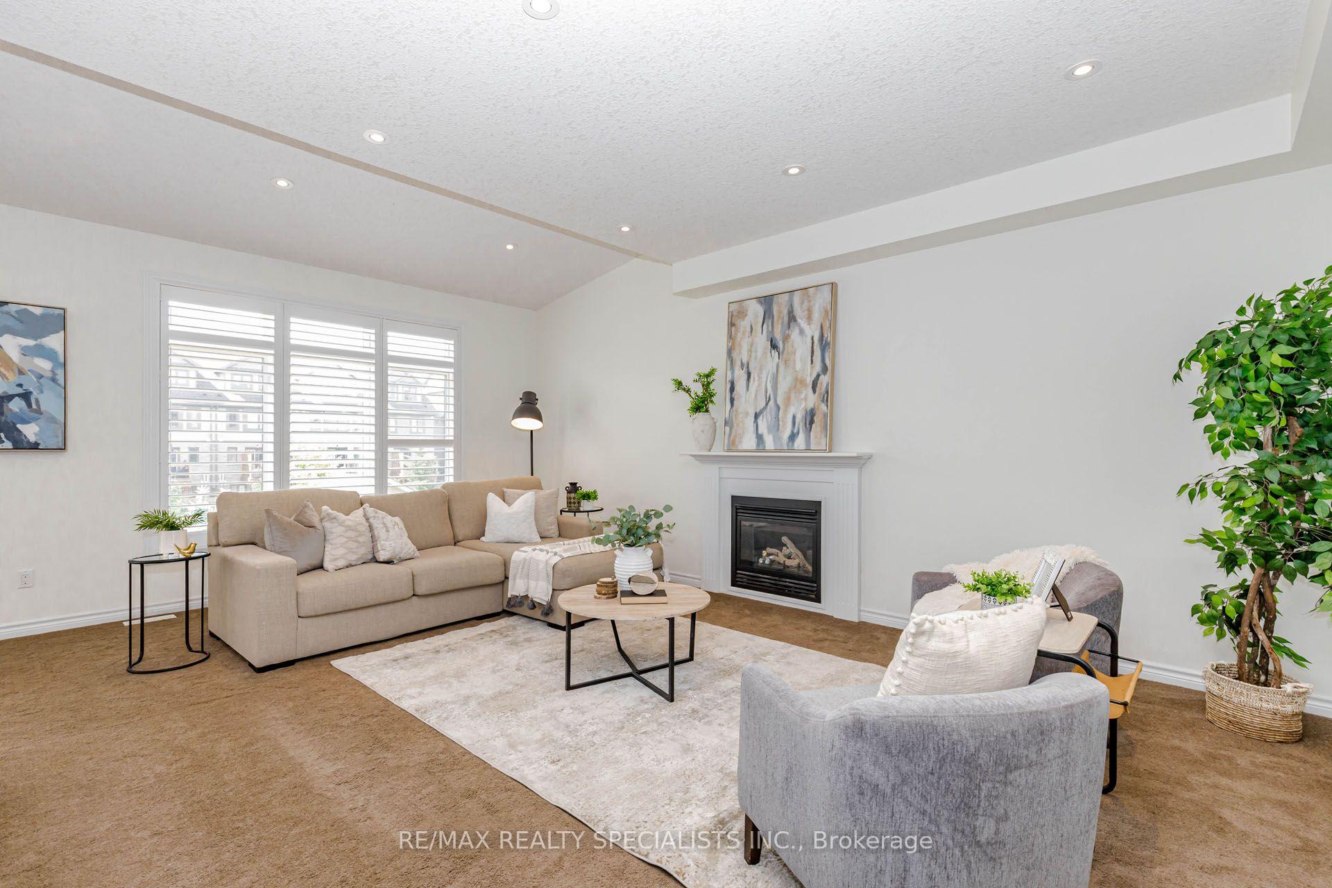 Photo 6 of Unit Main & Upper, 117 Norma Crescent, Guelph, Victoria North — HOMEH