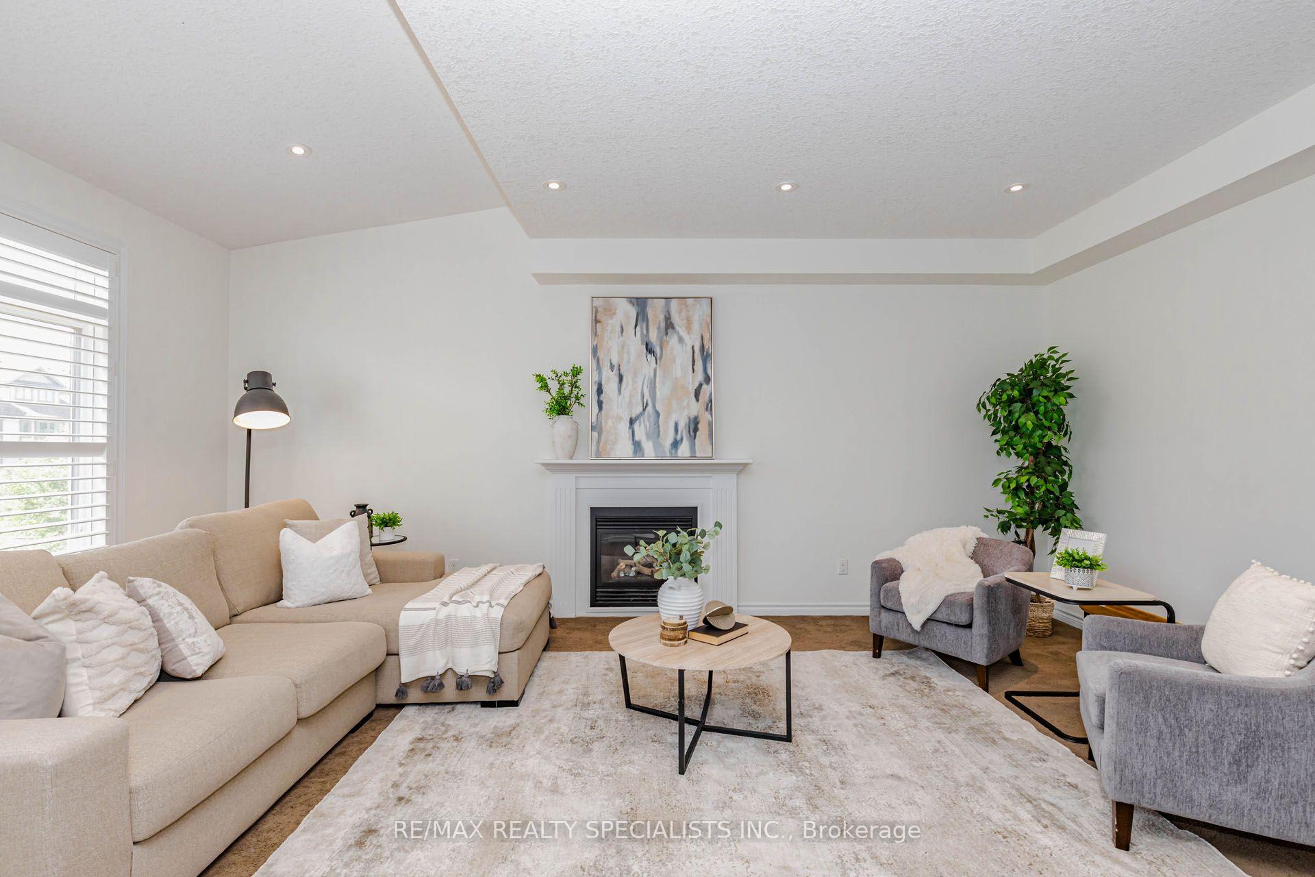 Photo 7 of Unit Main & Upper, 117 Norma Crescent, Guelph, Victoria North — HOMEH