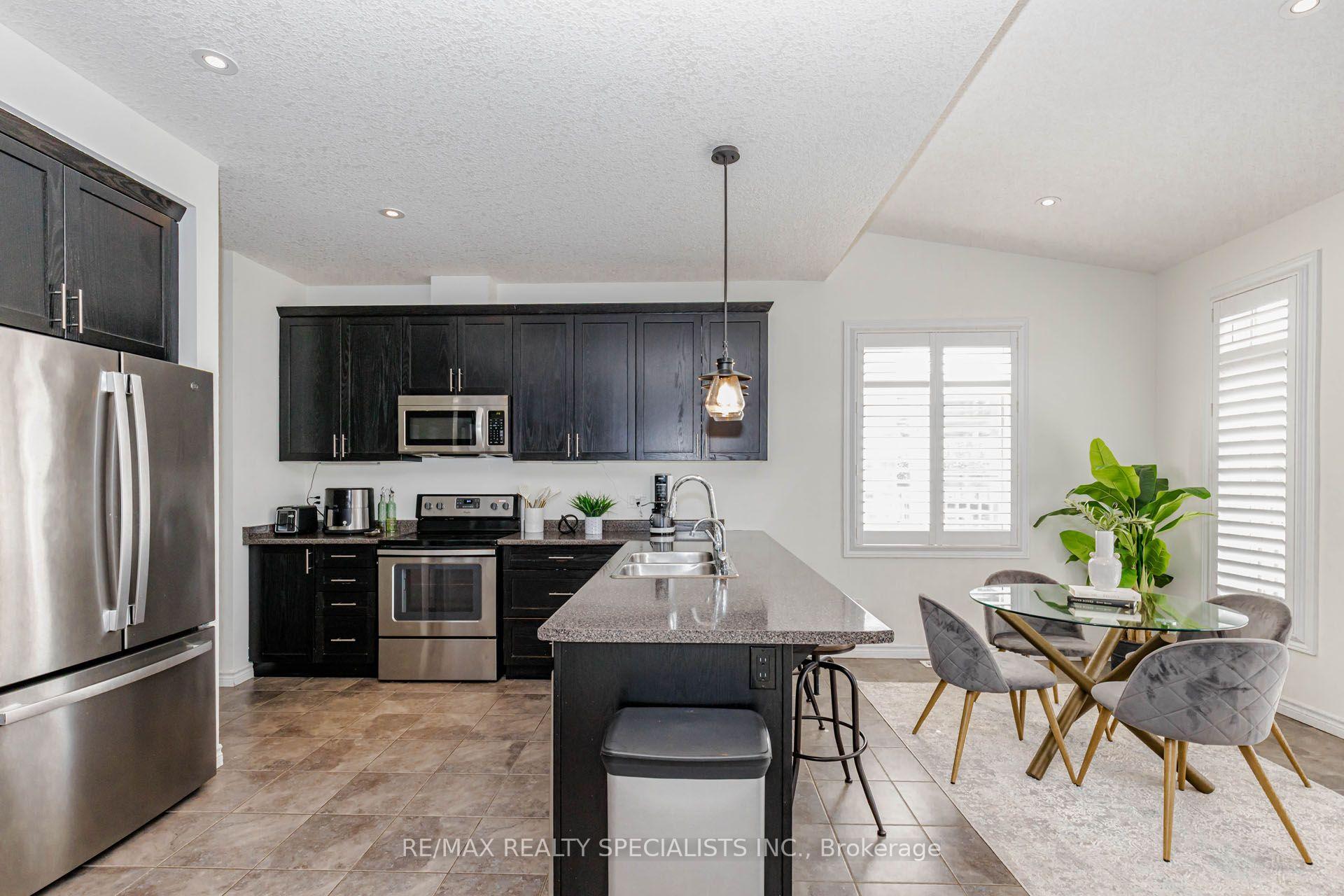 Photo 10 of Unit Main & Upper, 117 Norma Crescent, Guelph, Victoria North — HOMEH