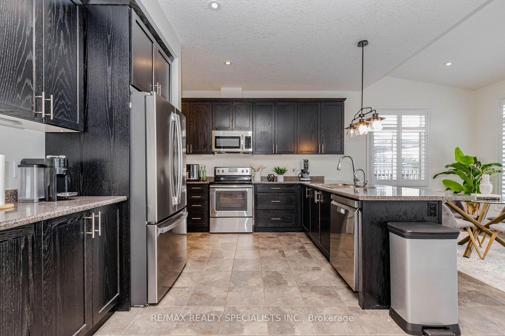 Photo 11 of Unit Main & Upper, 117 Norma Crescent, Guelph, Victoria North — HOMEH