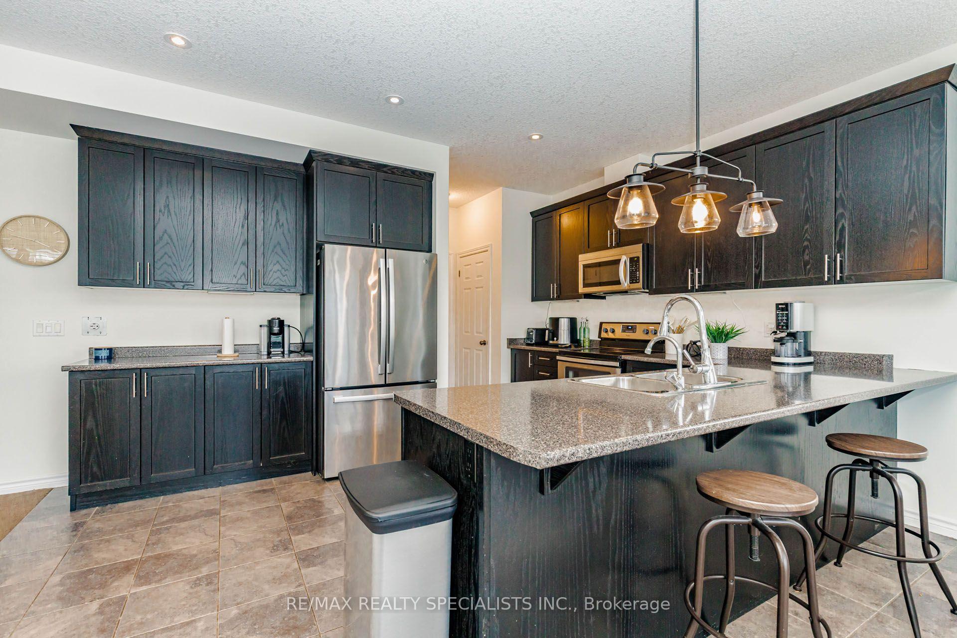 Photo 12 of Unit Main & Upper, 117 Norma Crescent, Guelph, Victoria North — HOMEH