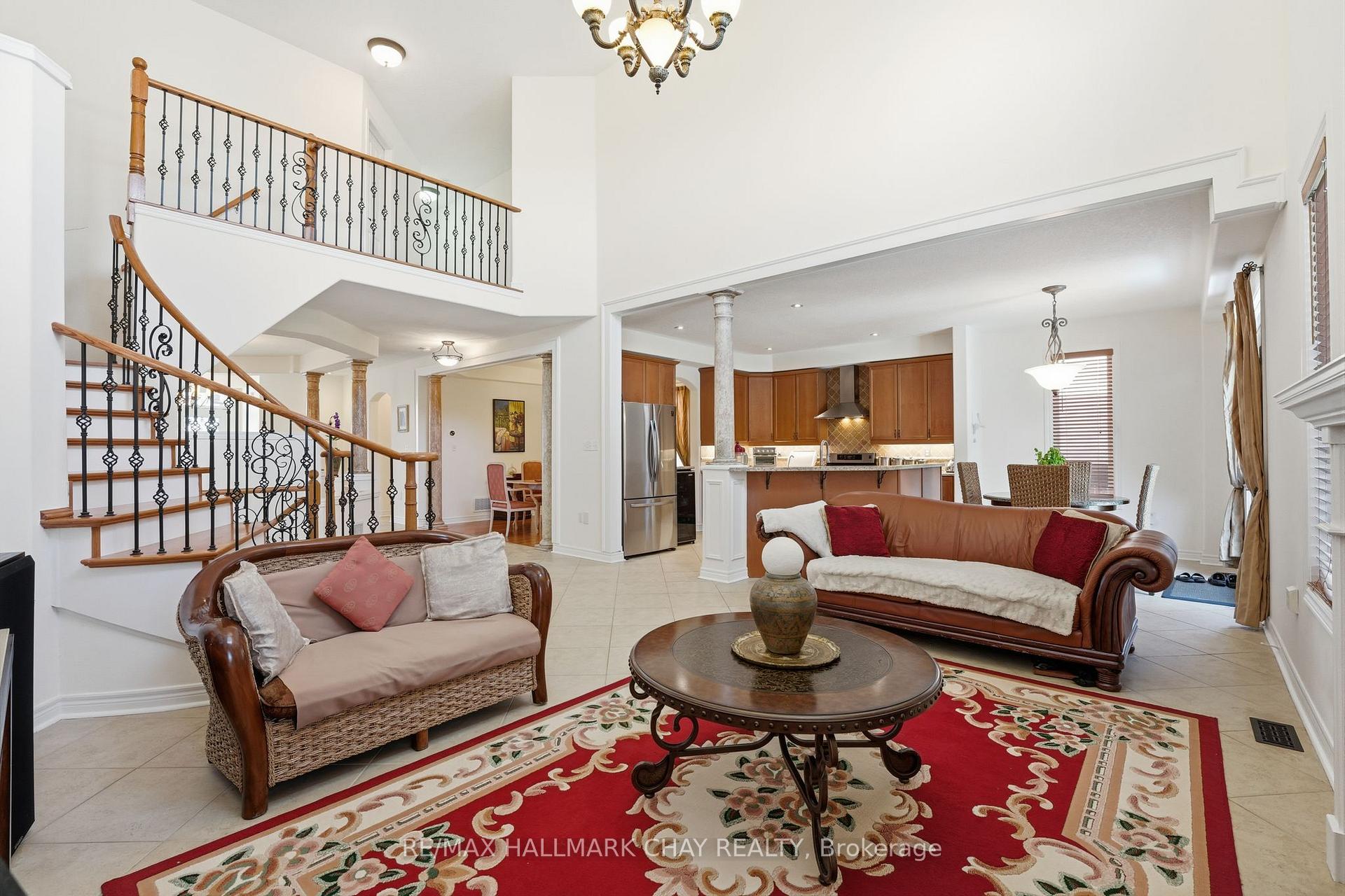 Photo 7 of 12 Parisian Crescent, Barrie, Innis-Shore — HOMEH