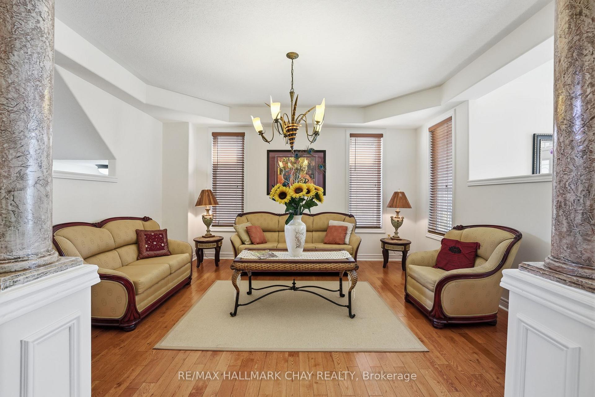 Photo 13 of 12 Parisian Crescent, Barrie, Innis-Shore — HOMEH