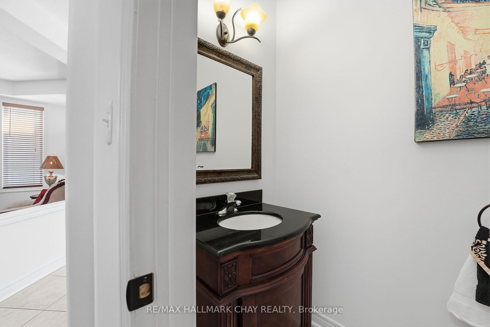 Photo 16 of 12 Parisian Crescent, Barrie, Innis-Shore — HOMEH