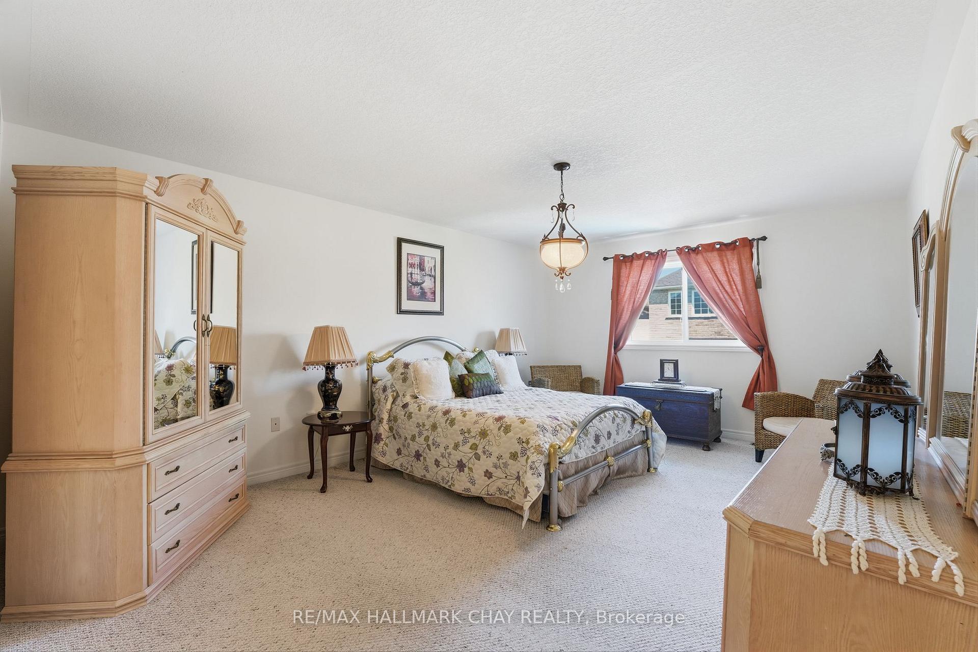 Photo 18 of 12 Parisian Crescent, Barrie, Innis-Shore — HOMEH