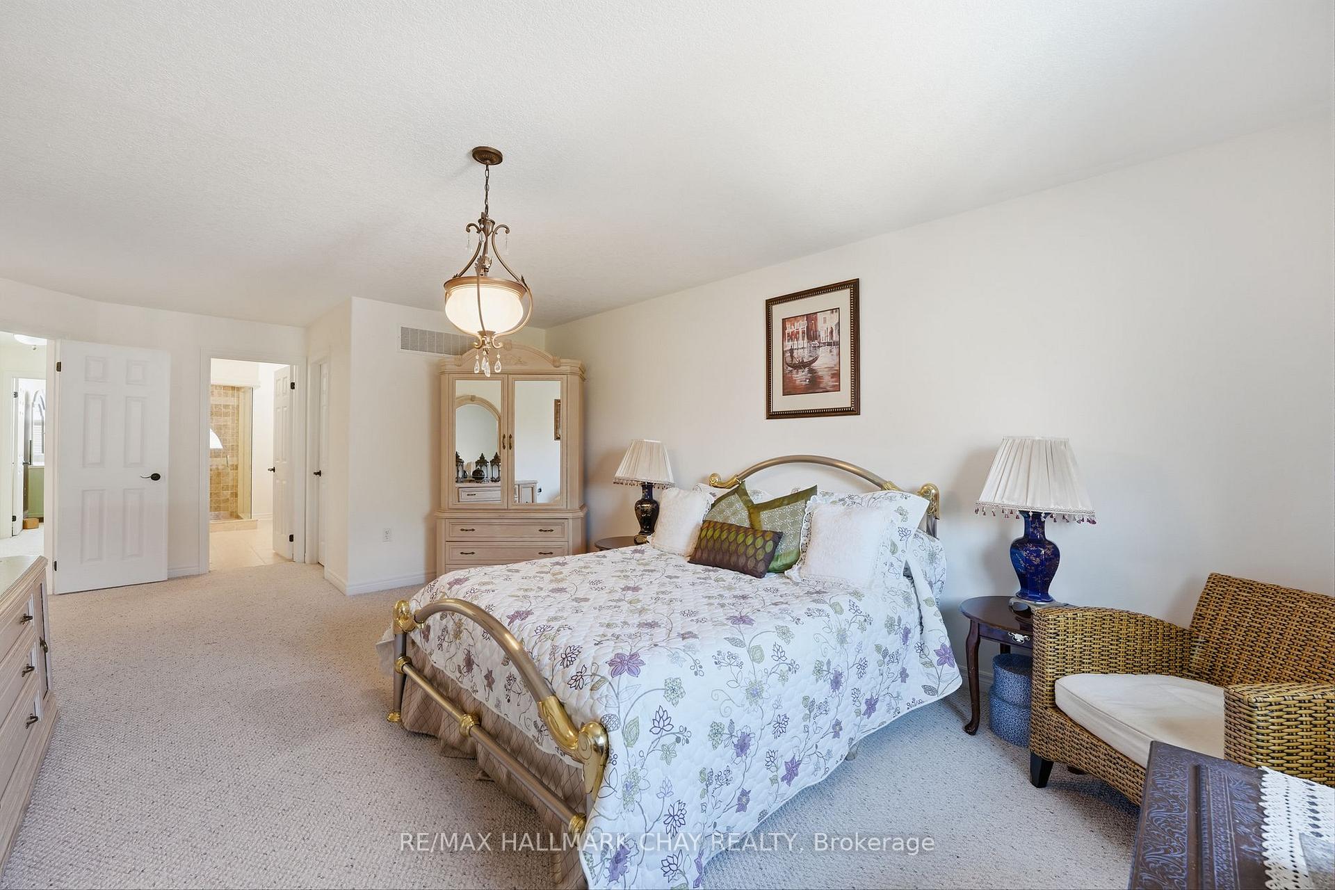 Photo 19 of 12 Parisian Crescent, Barrie, Innis-Shore — HOMEH