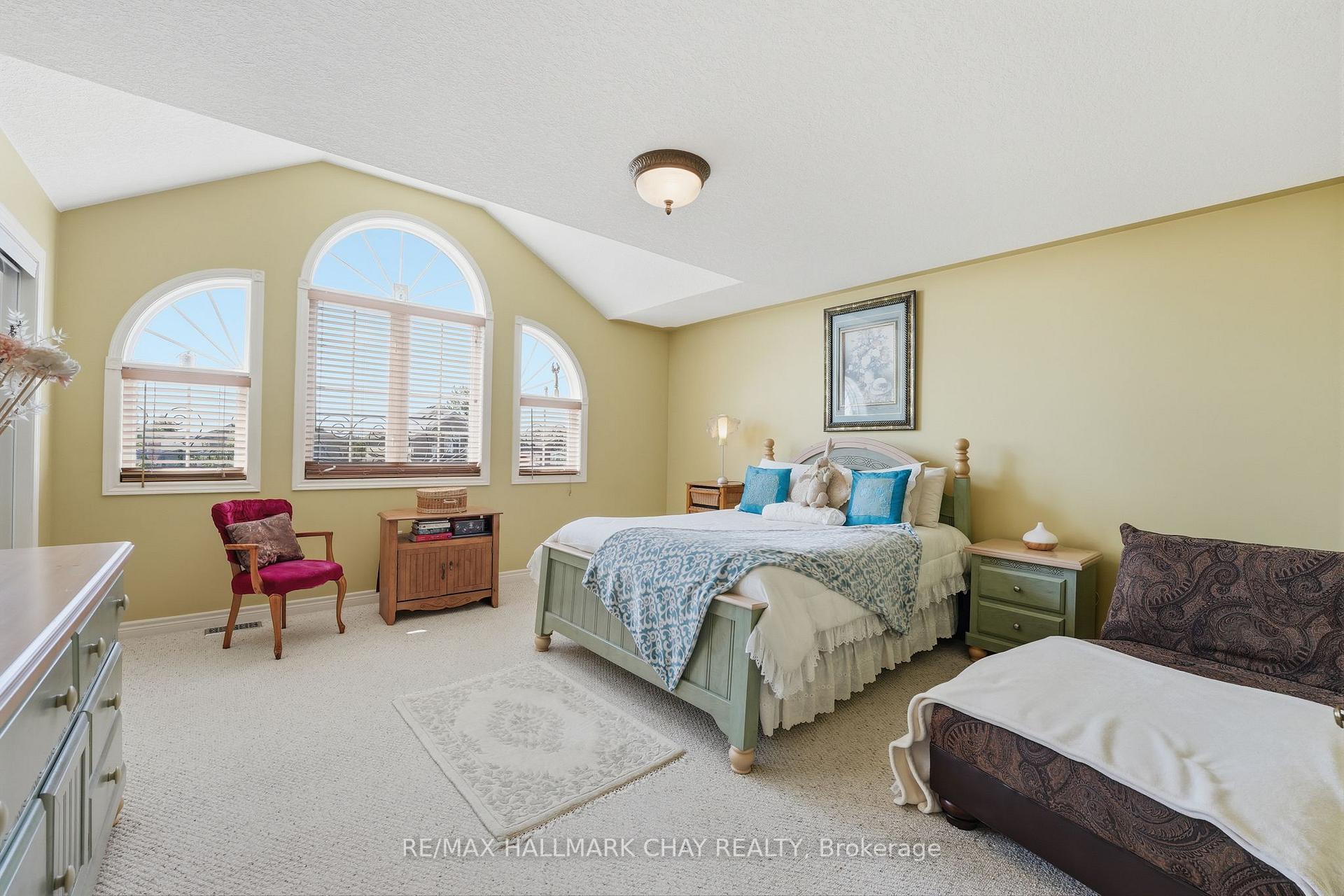 Photo 22 of 12 Parisian Crescent, Barrie, Innis-Shore — HOMEH