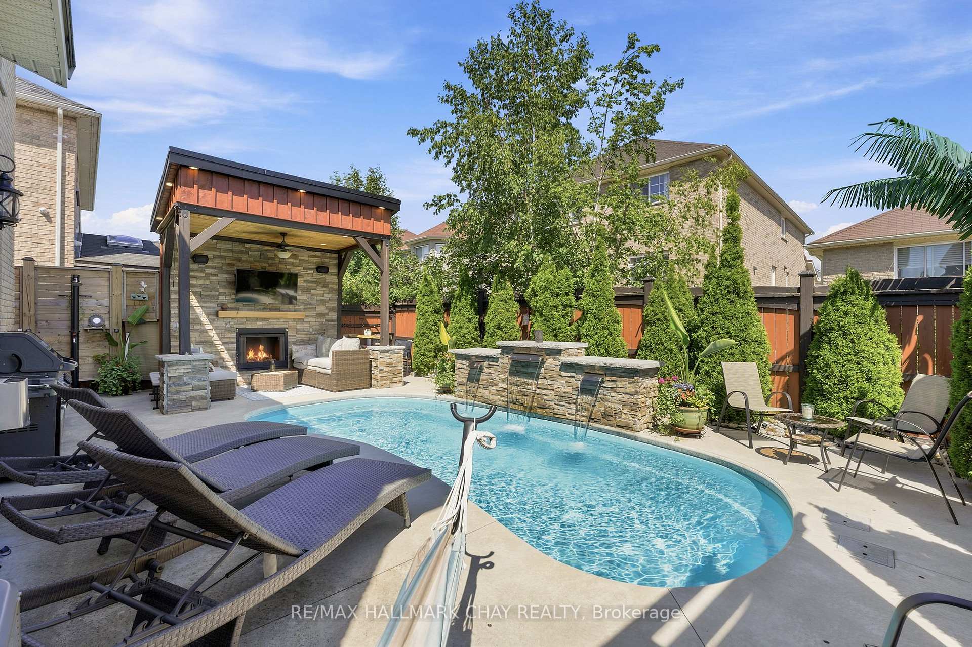 Photo 25 of 12 Parisian Crescent, Barrie, Innis-Shore — HOMEH