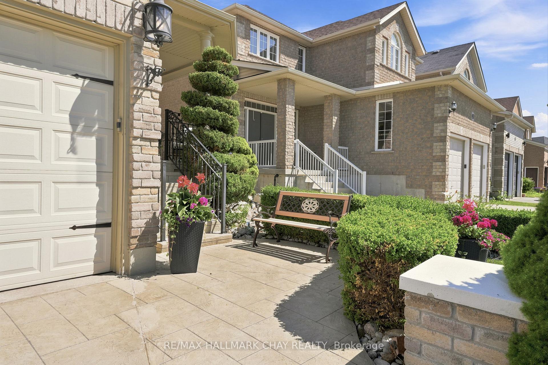 Photo 26 of 12 Parisian Crescent, Barrie, Innis-Shore — HOMEH