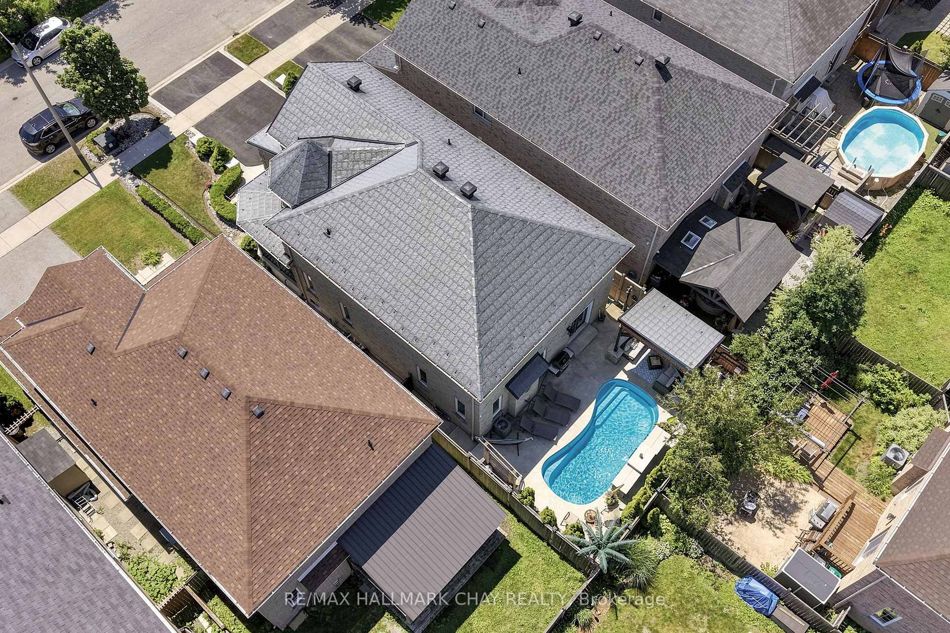 Photo 29 of 12 Parisian Crescent, Barrie, Innis-Shore — HOMEH