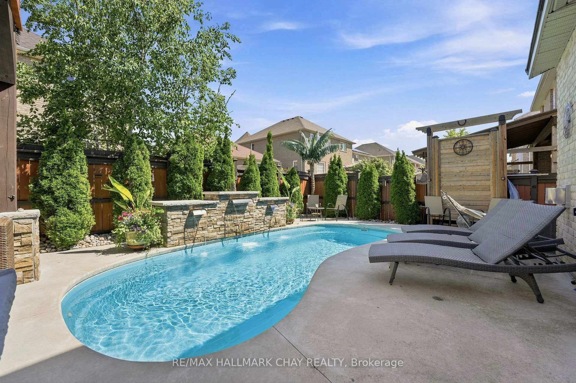 Photo 5 of 12 Parisian Crescent, Barrie, Innis-Shore — HOMEH